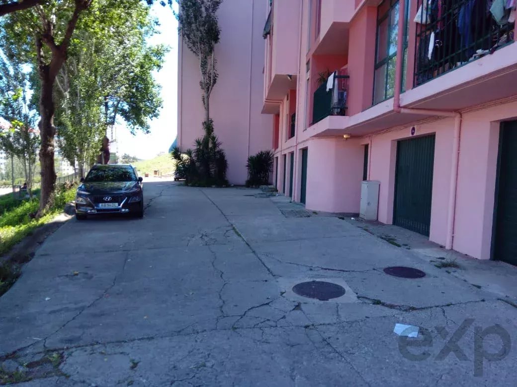 Garage/Parking space for rent in Queluz e Belas