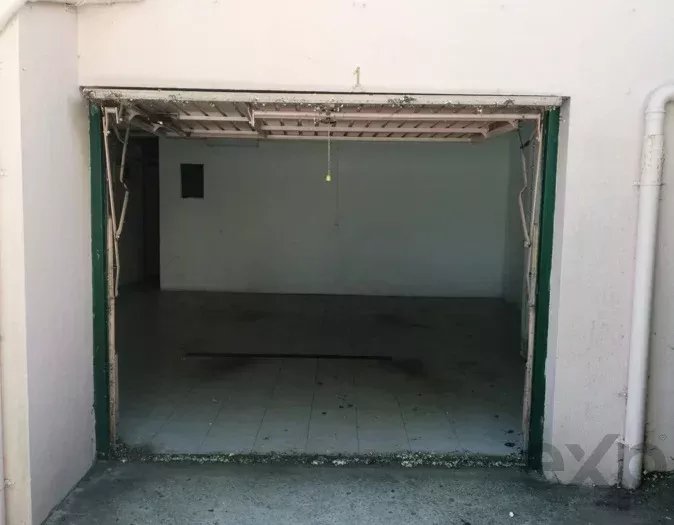 Garage/Parking space for rent in Queluz e Belas