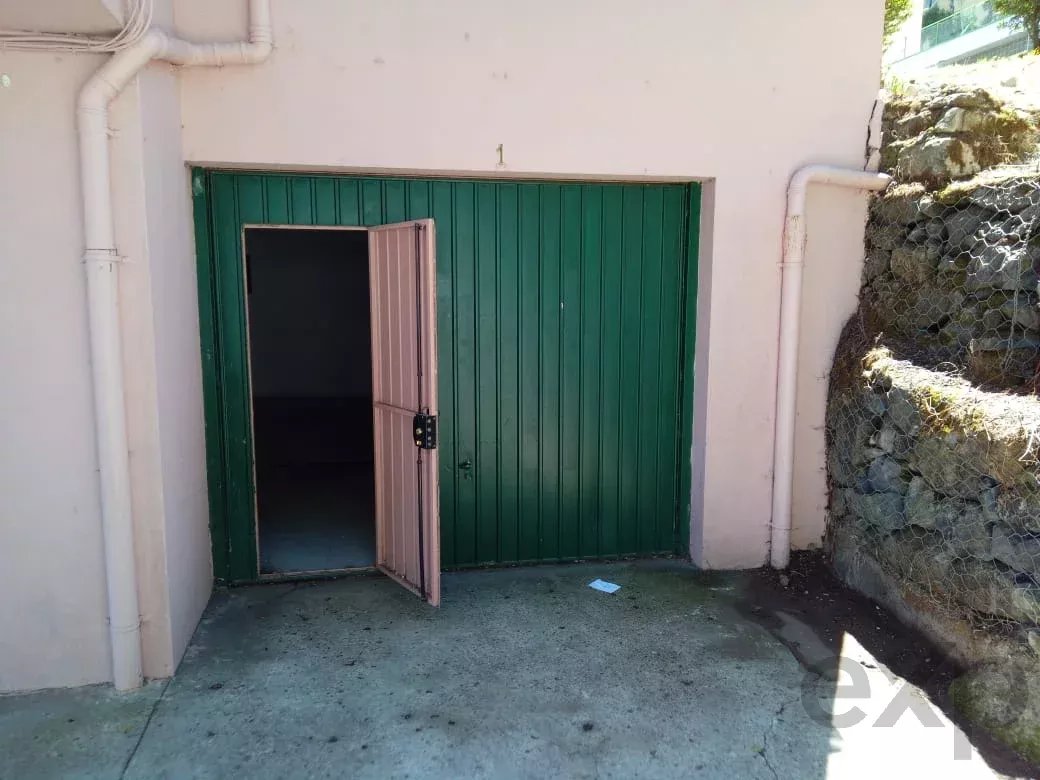 Garage/Parking space for rent in Queluz e Belas