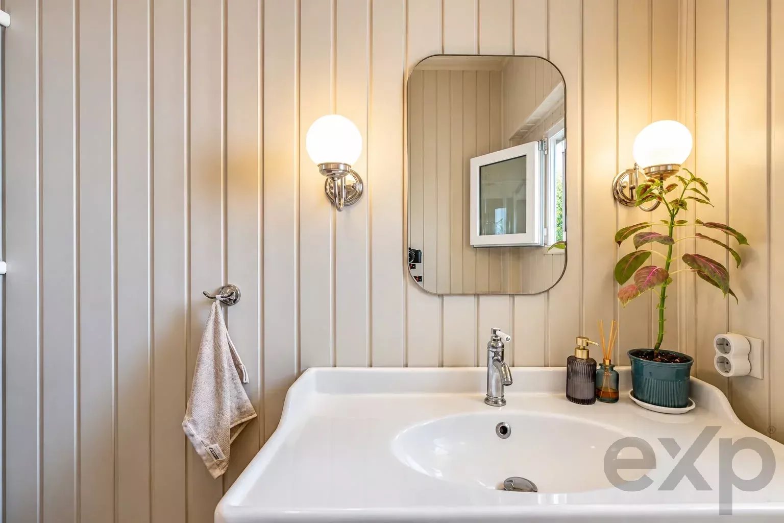 T2 remodelado, luminoso e cheio de personalidade em Almada 87423197 image 18