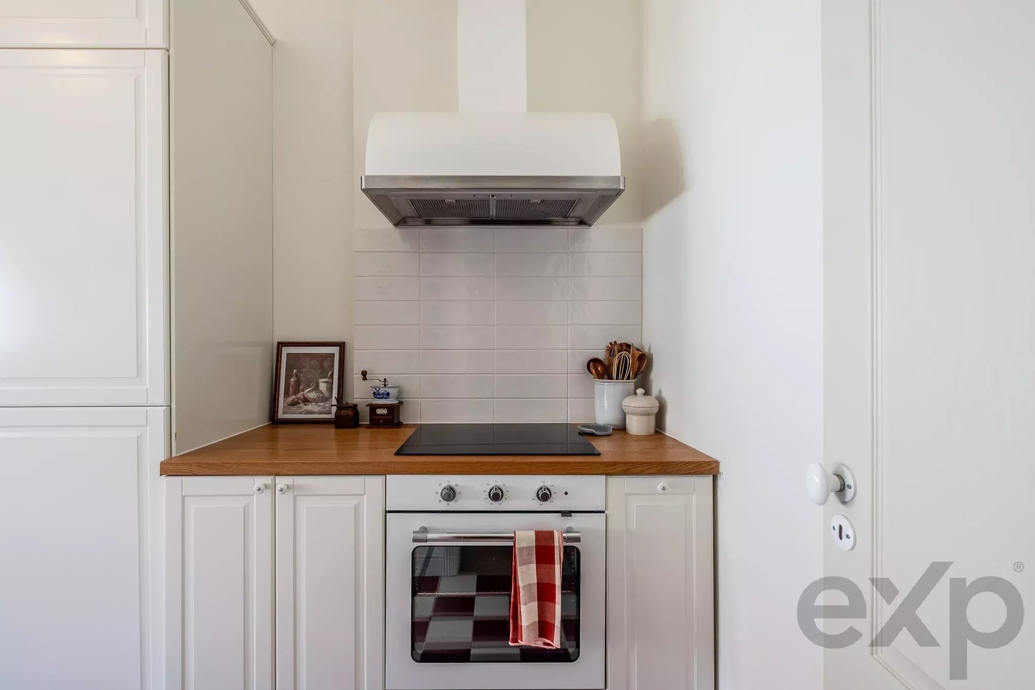 T2 remodelado, luminoso e cheio de personalidade em Almada 87423197 image 9