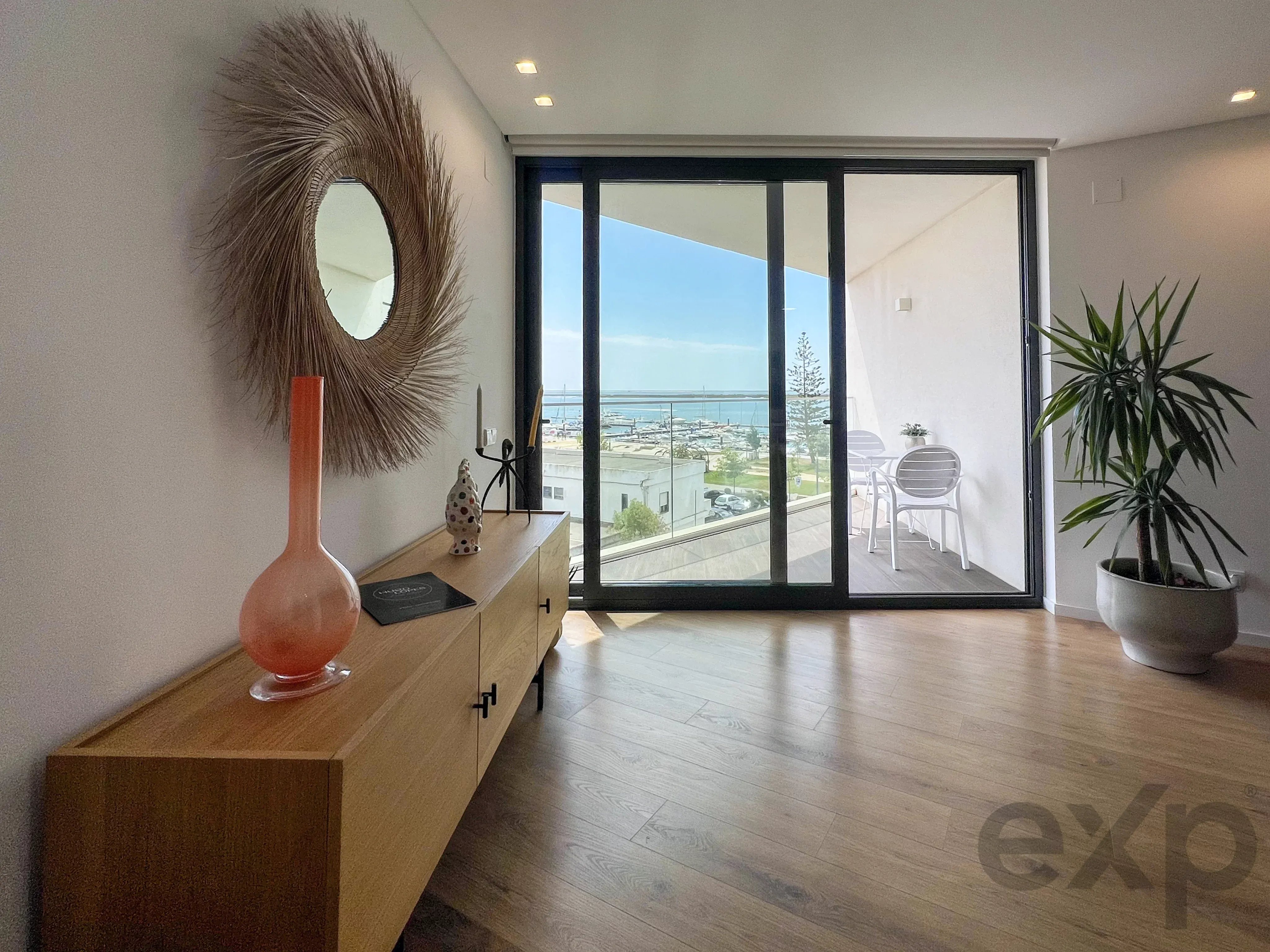 Um Ativo Exclusivo de Primeira Linha à Beira-Mar no Coração de Olhão 87423523 image 2