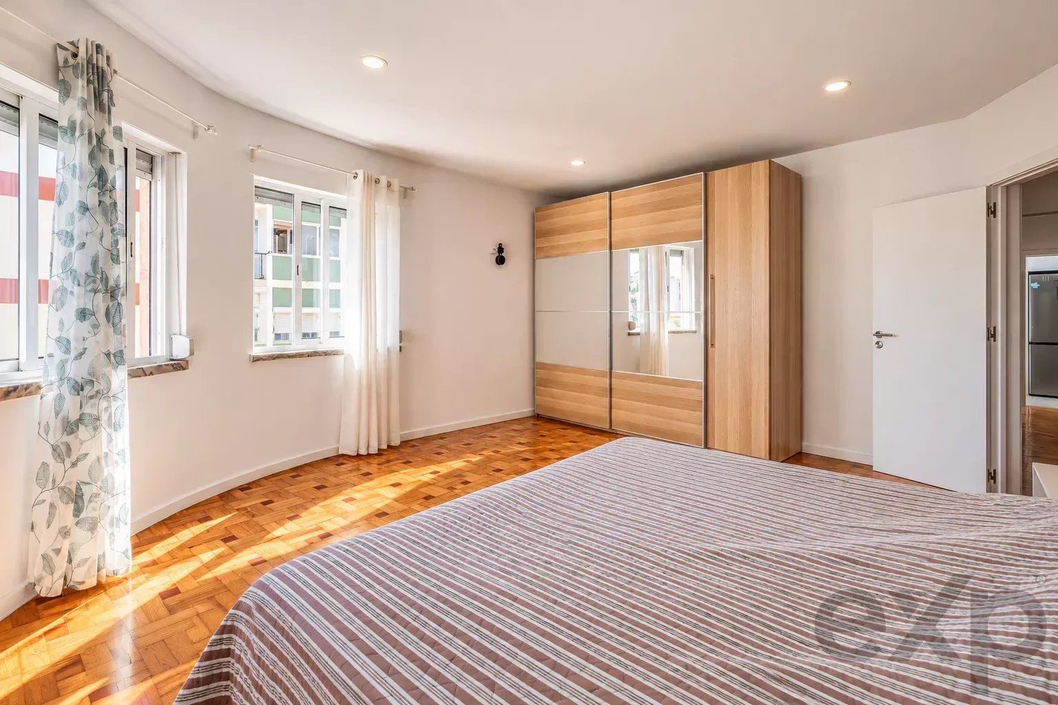 T3 remodelado com 117 m², muita luz e vista para a Baía do Seixal 87424643 image 9