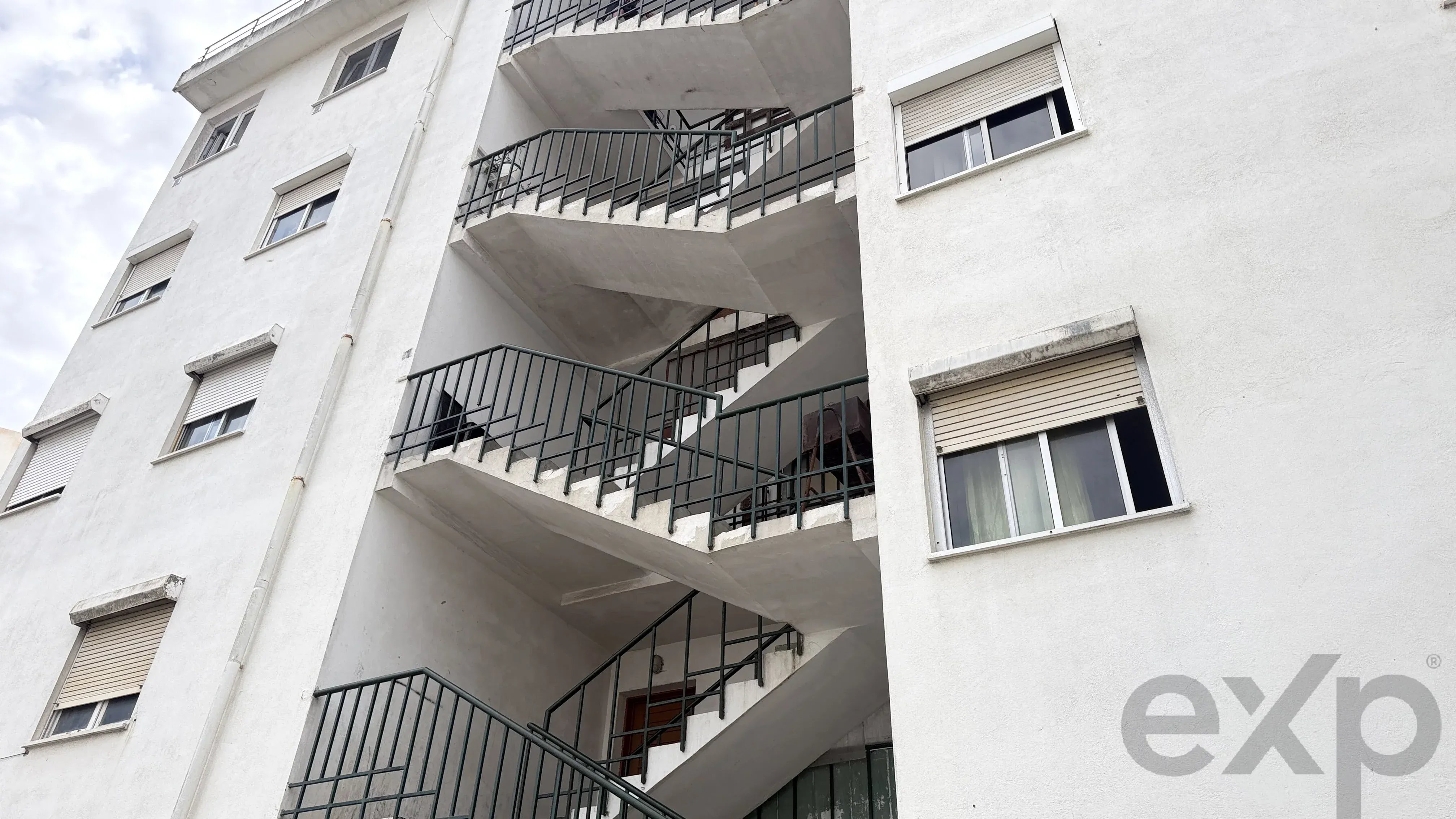 Apartamento T3 + 1 com sótão proximo ao Polo universitario da Ajuda