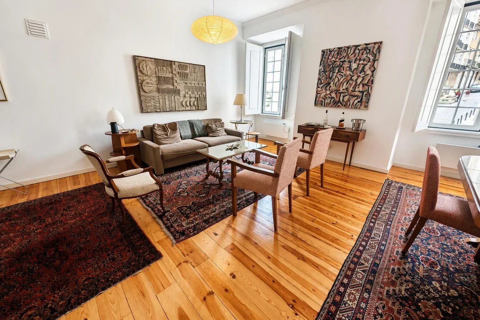 Espaço, luz e carácter num apartamento singular em Lisboa 87448473 image 20