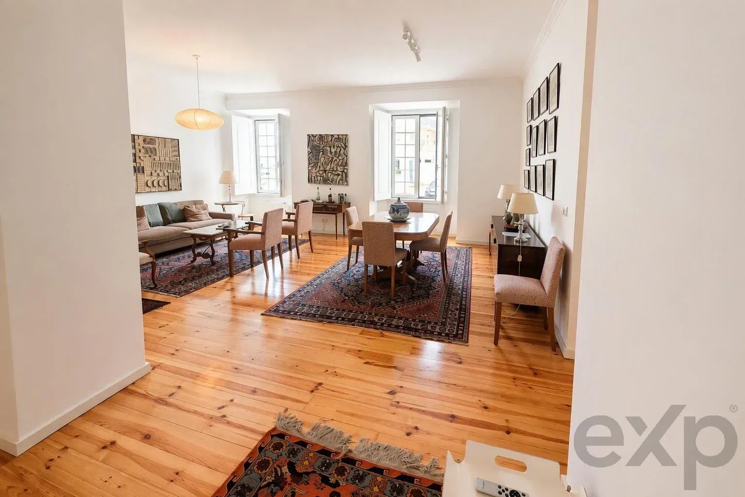 Espaço, luz e carácter num apartamento singular em Lisboa 87448473 image 17