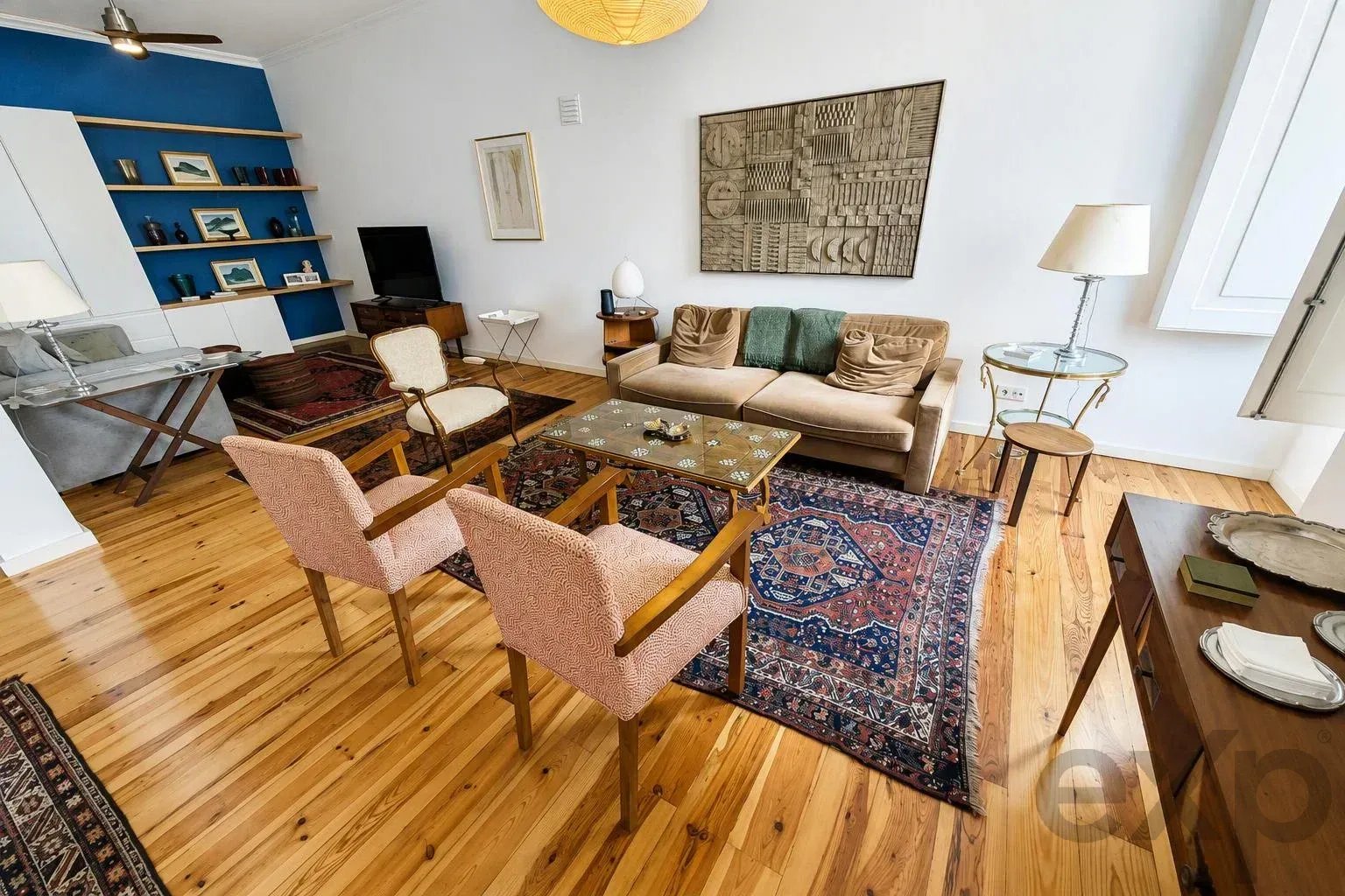 Espaço, luz e carácter num apartamento singular em Lisboa 87448473 image 25