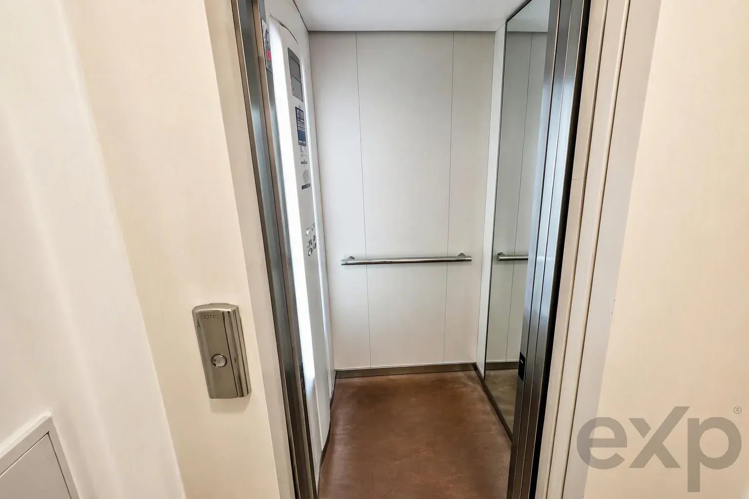 Espaço, luz e carácter num apartamento singular em Lisboa 87448473 image 28
