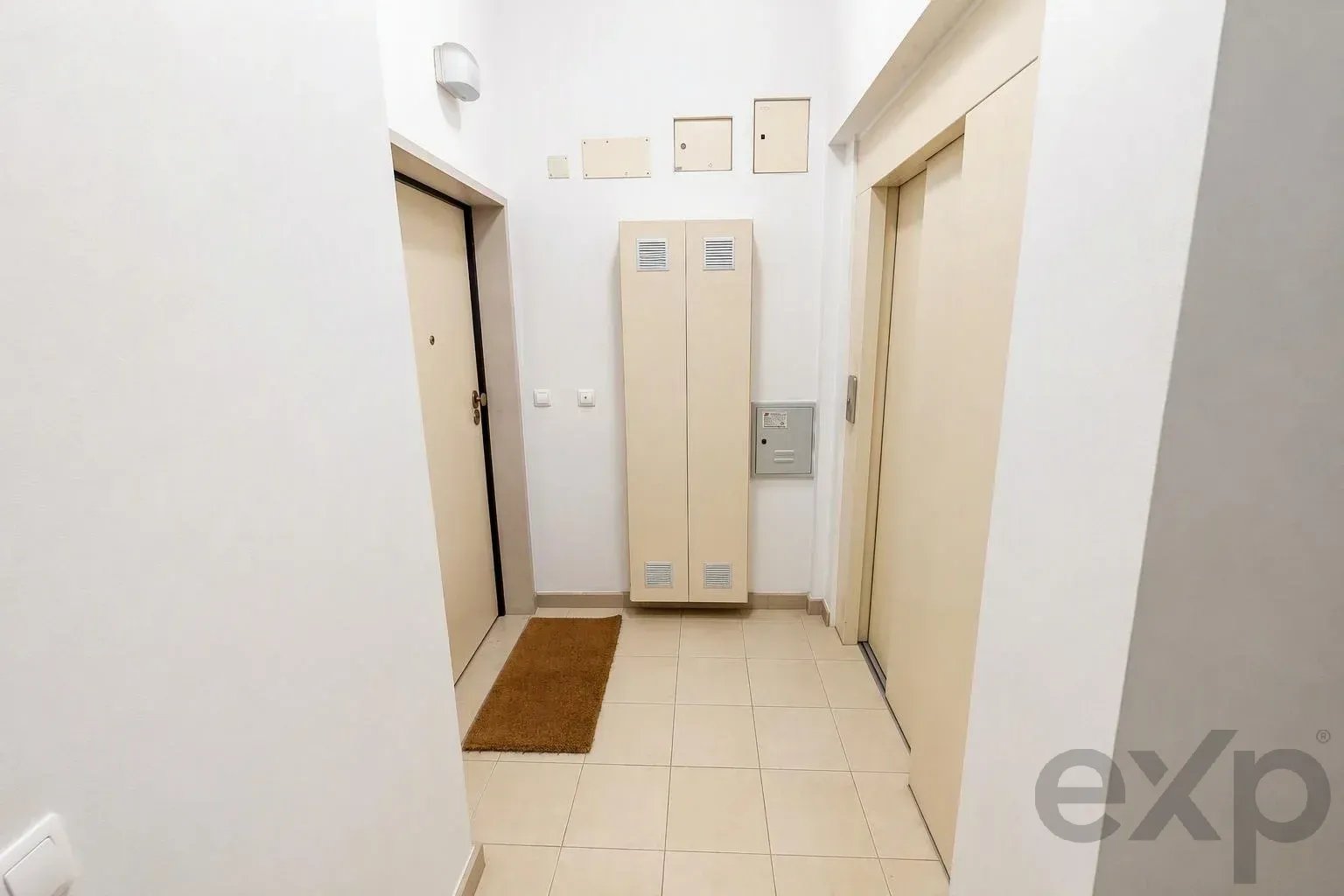 Espaço, luz e carácter num apartamento singular em Lisboa 87448473 image 27