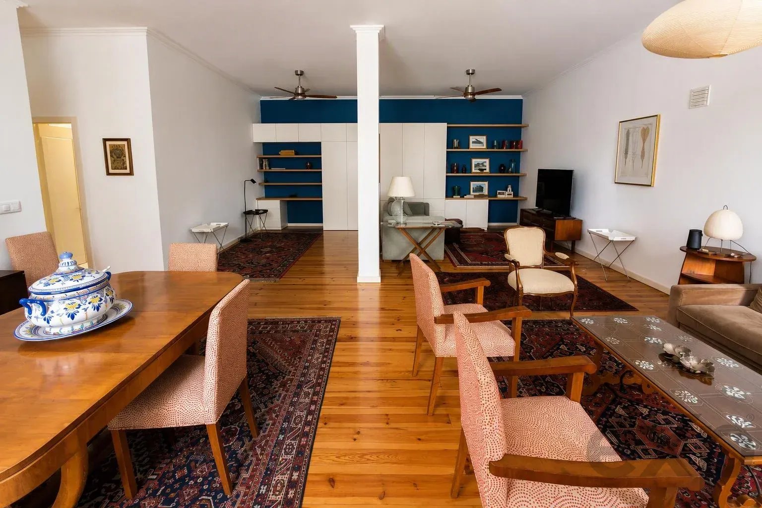 Espaço, luz e carácter num apartamento singular em Lisboa 87448473 image 14