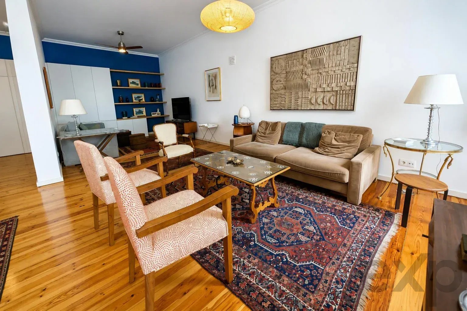 Espaço, luz e carácter num apartamento singular em Lisboa 87448473 image 21