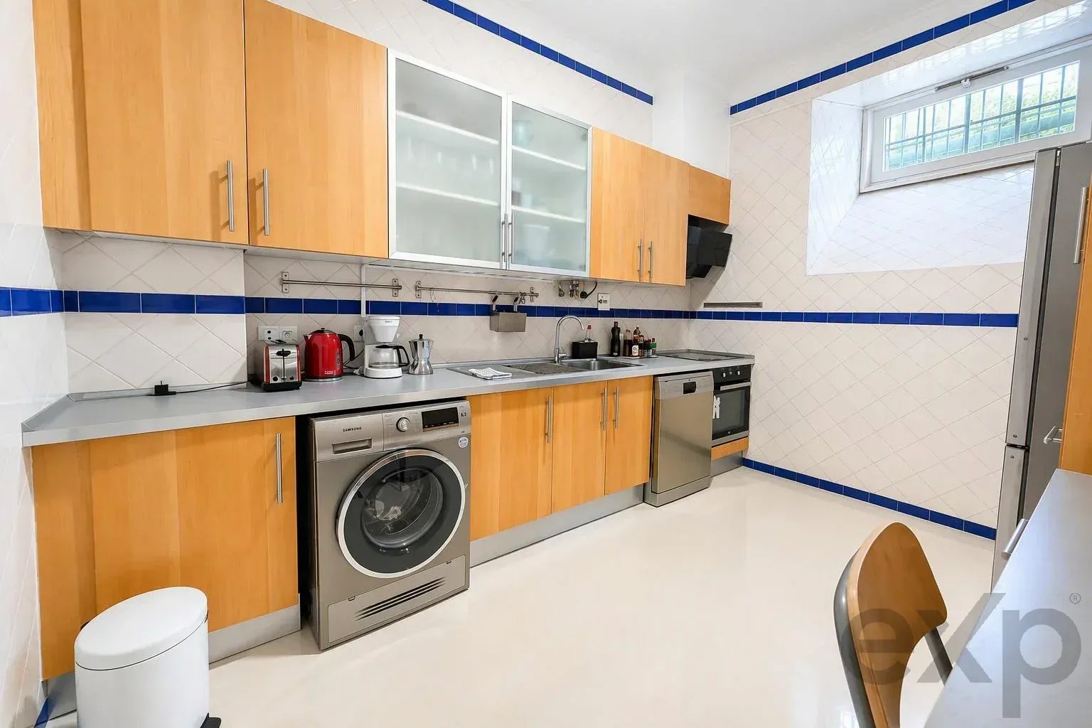 Espaço, luz e carácter num apartamento singular em Lisboa 87448473 image 7
