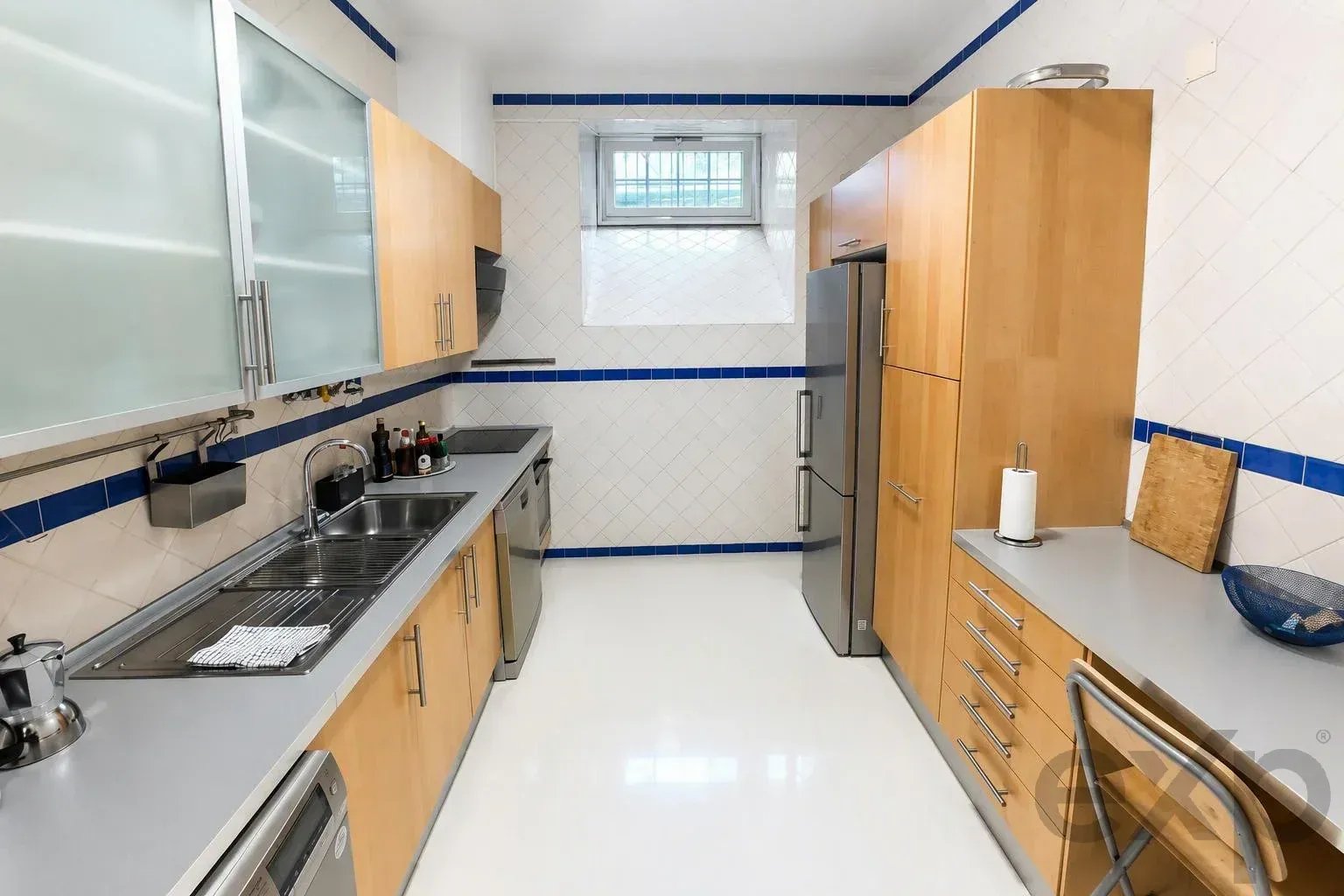Espaço, luz e carácter num apartamento singular em Lisboa 87448473 image 8