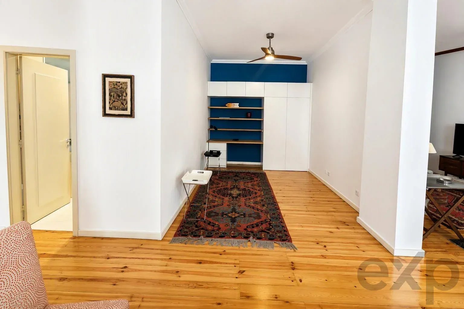 Espaço, luz e carácter num apartamento singular em Lisboa 87448473 image 16