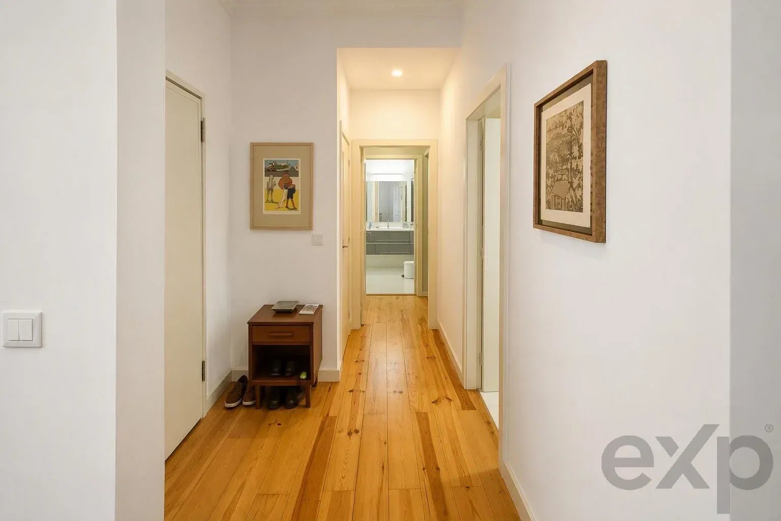 Espaço, luz e carácter num apartamento singular em Lisboa 87448473 image 11