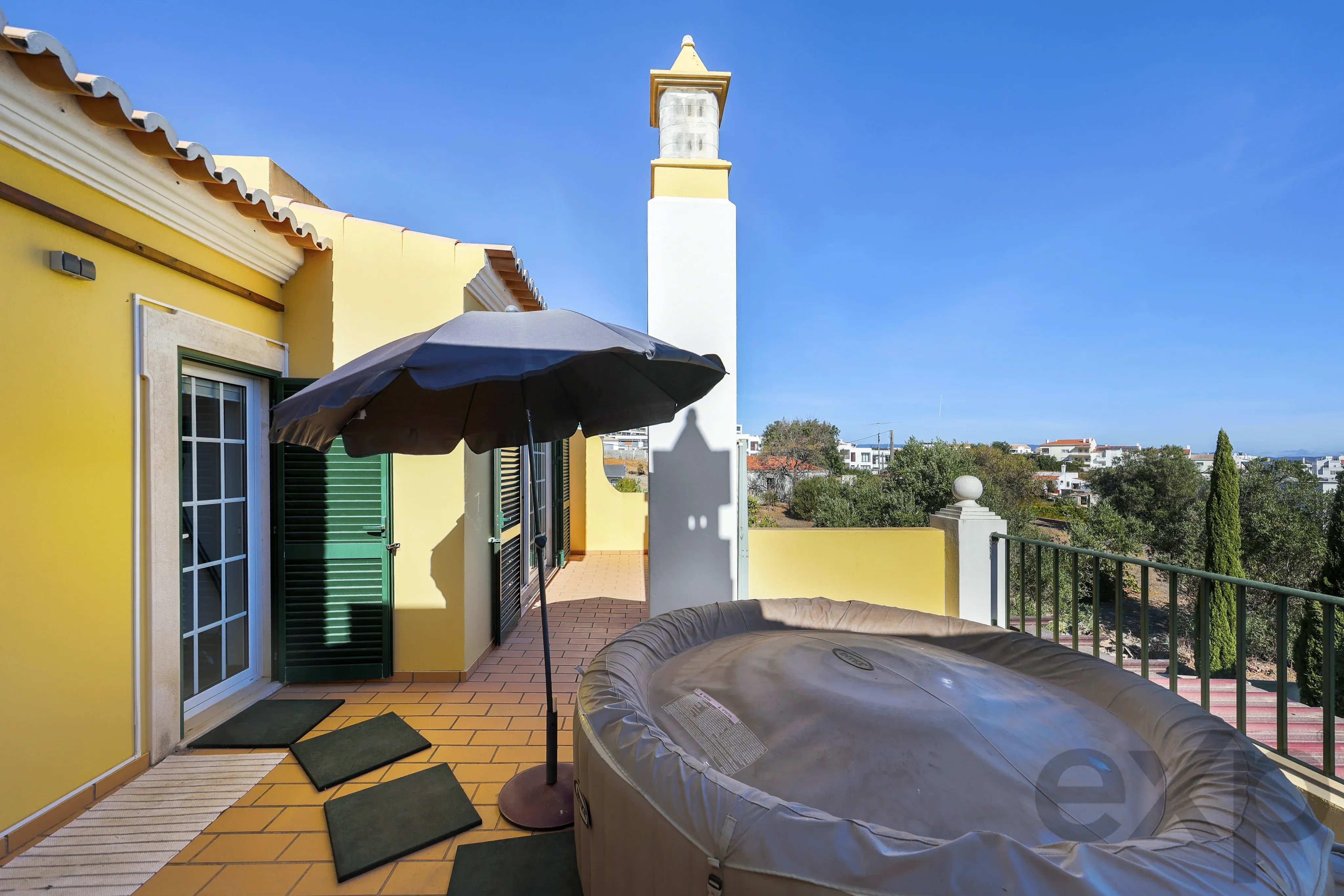 Elegante moradia geminada T3 com terraços. garagem dupla e piscina – A 300m do novo golfe e 1 Km das Praias de Ferragudo 87475208 image 48