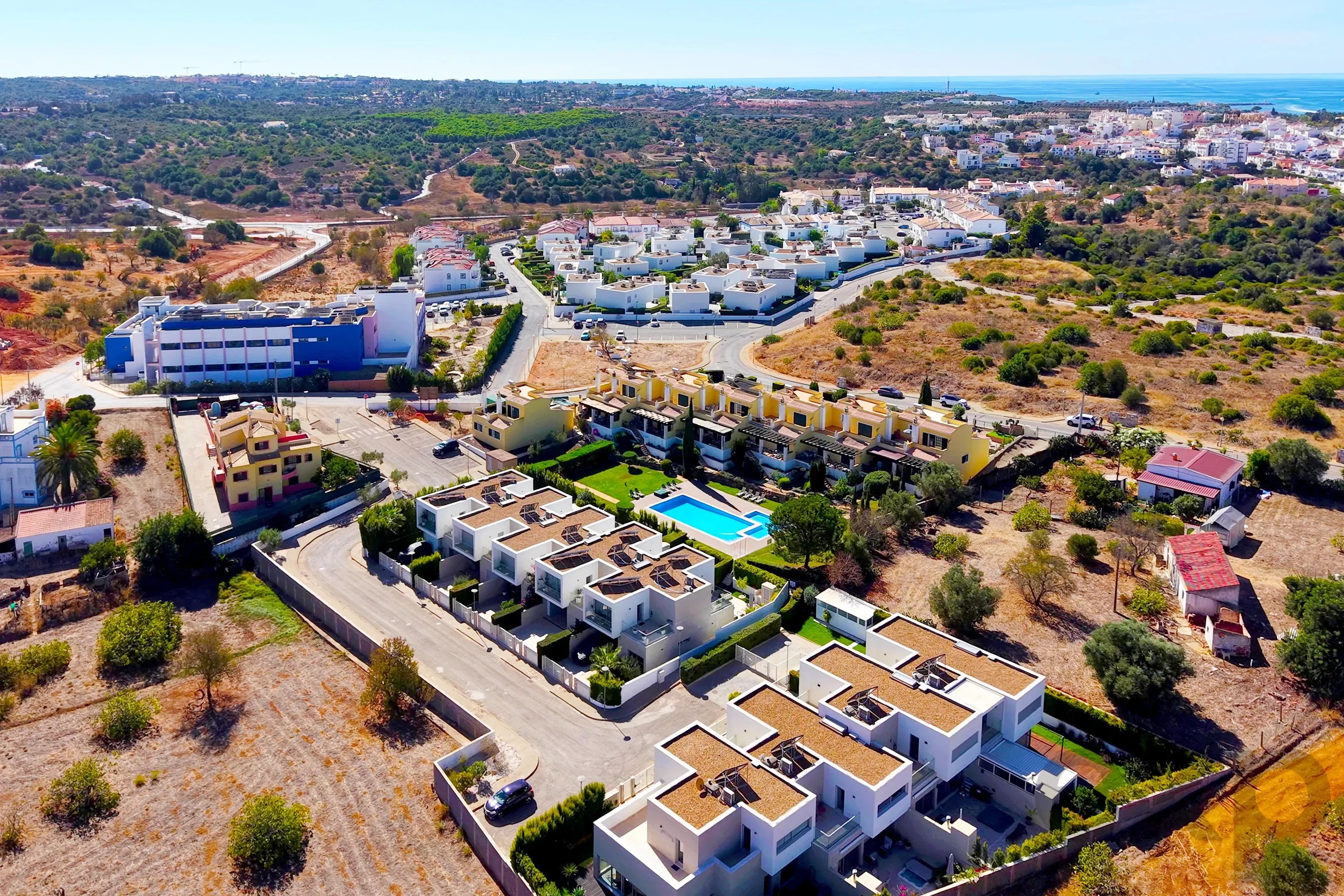 Elegante moradia geminada T3 com terraços. garagem dupla e piscina – A 300m do novo golfe e 1 Km das Praias de Ferragudo 87475208 image 74