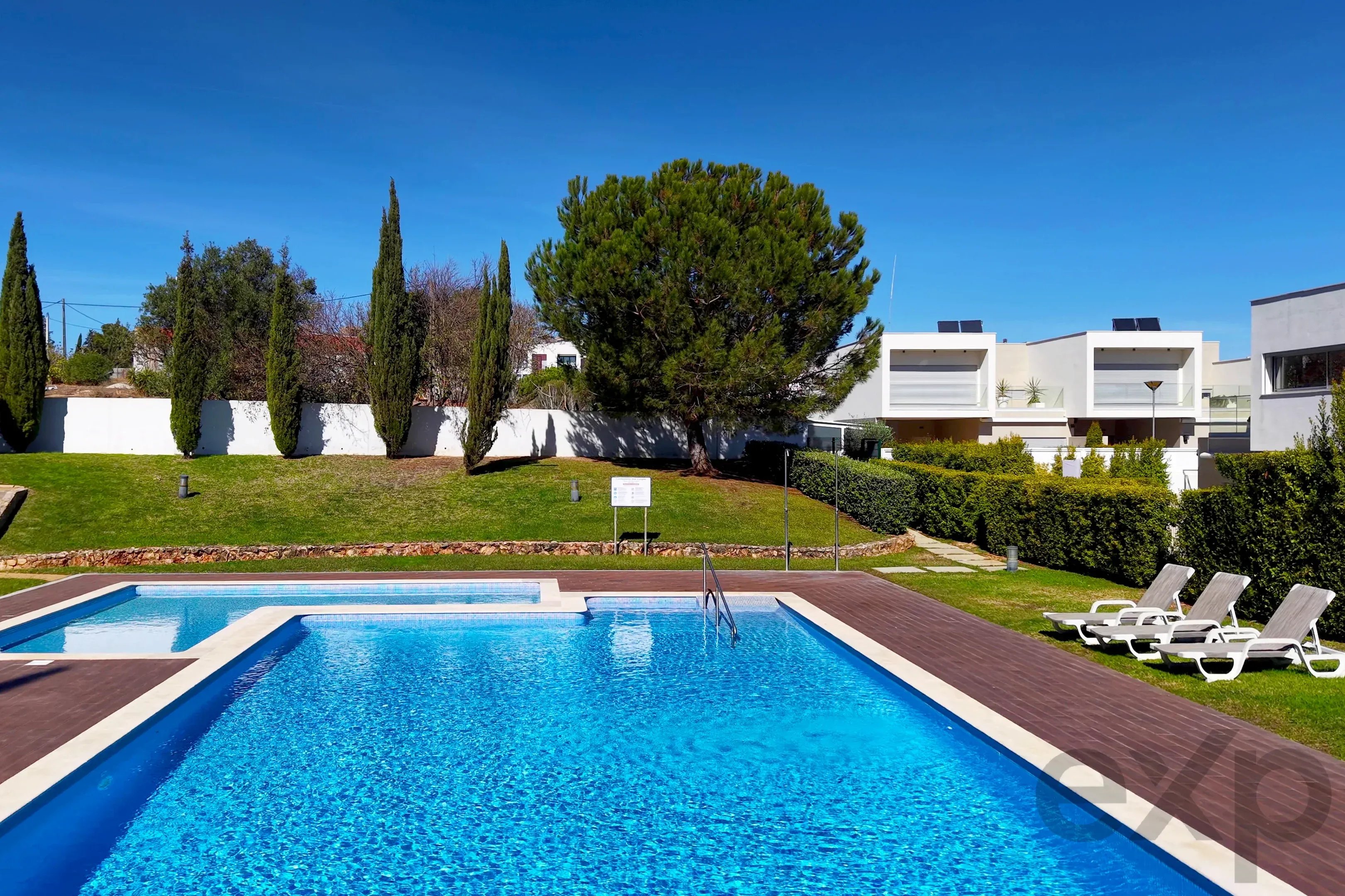 Elegante moradia geminada T3 com terraços. garagem dupla e piscina – A 300m do novo golfe e 1 Km das Praias de Ferragudo 87475208 image 64