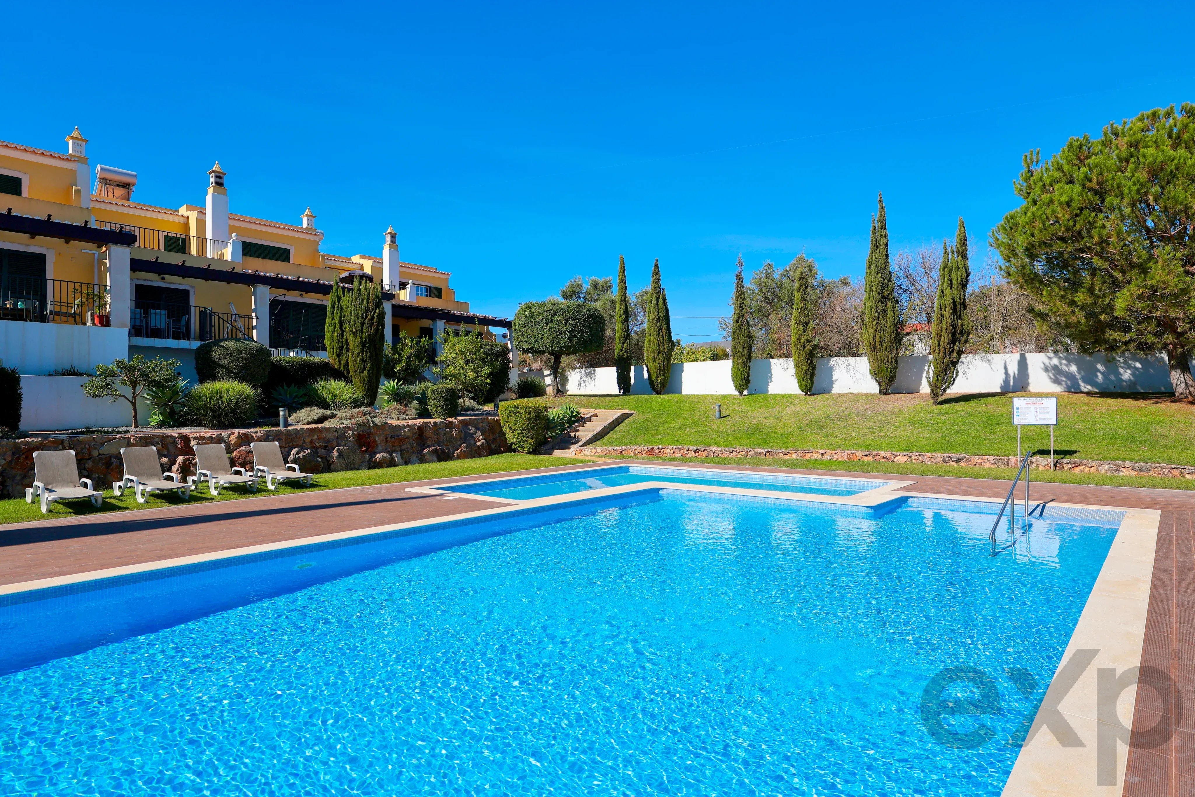 Elegante moradia geminada T3 com terraços. garagem dupla e piscina – A 300m do novo golfe e 1 Km das Praias de Ferragudo 87475208 image 65