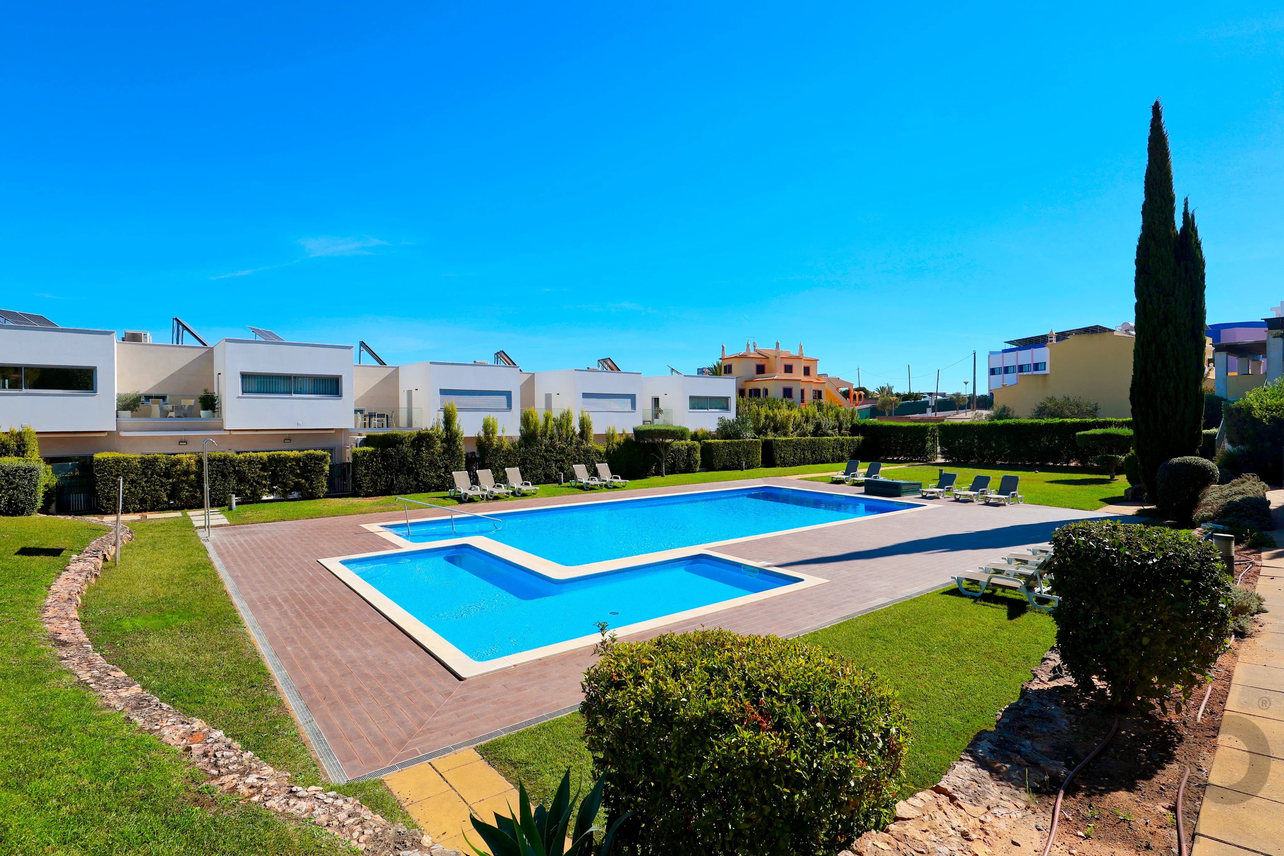 Elegante moradia geminada T3 com terraços. garagem dupla e piscina – A 300m do novo golfe e 1 Km das Praias de Ferragudo 87475208 image 60