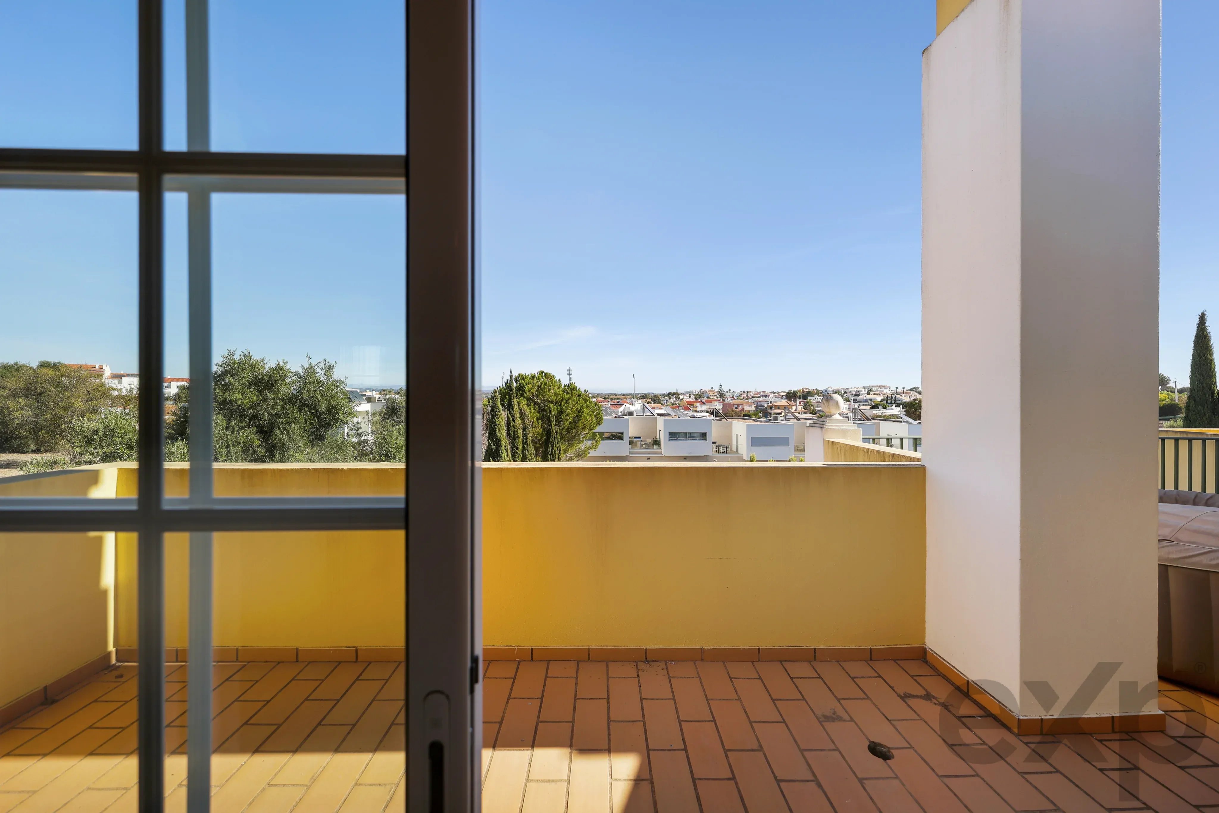 Elegante moradia geminada T3 com terraços. garagem dupla e piscina – A 300m do novo golfe e 1 Km das Praias de Ferragudo 87475208 image 43