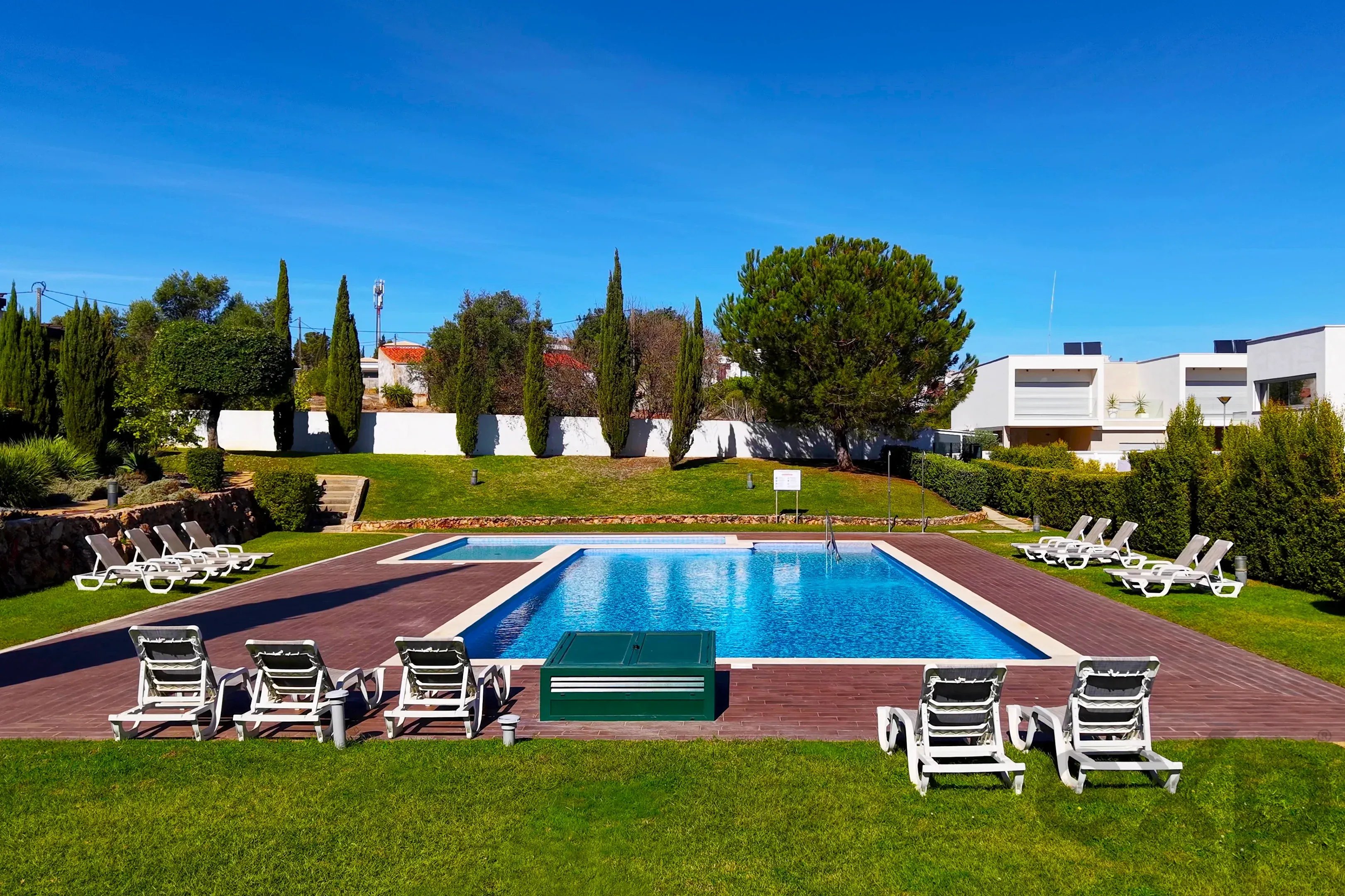 Elegante moradia geminada T3 com terraços. garagem dupla e piscina – A 300m do novo golfe e 1 Km das Praias de Ferragudo 87475208 image 63
