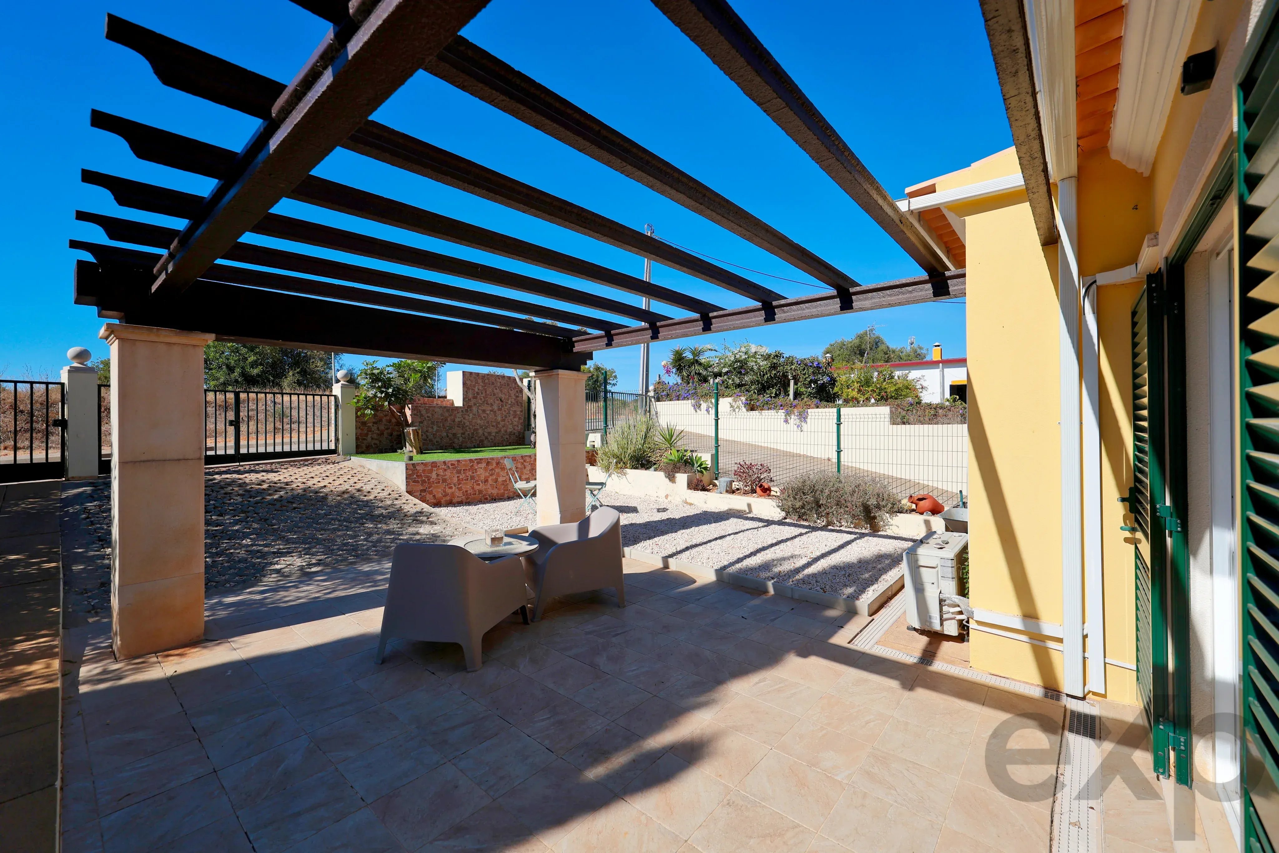 Elegante moradia geminada T3 com terraços. garagem dupla e piscina – A 300m do novo golfe e 1 Km das Praias de Ferragudo 87475208 image 5