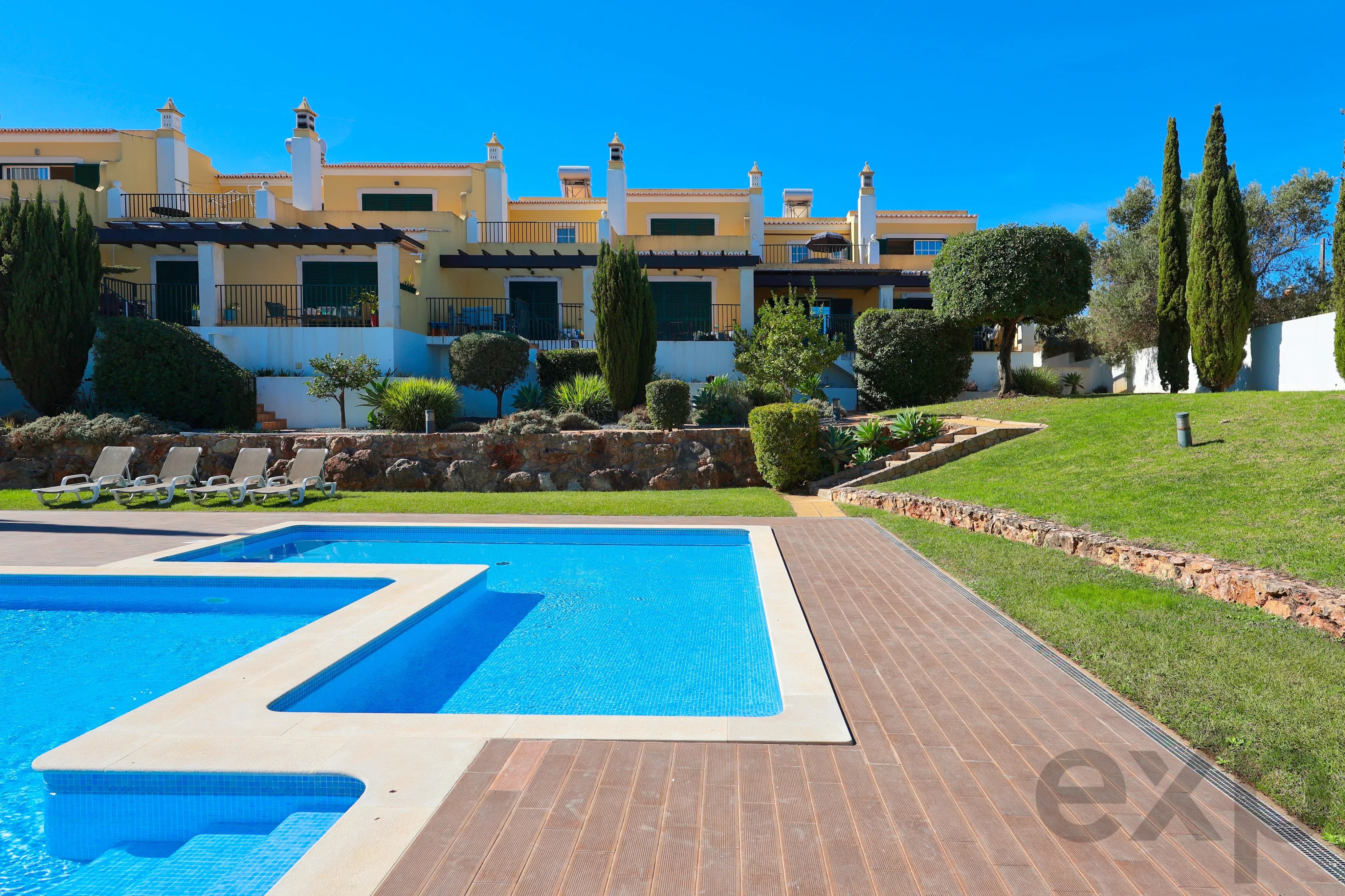 Elegante moradia geminada T3 com terraços. garagem dupla e piscina – A 300m do novo golfe e 1 Km das Praias de Ferragudo 87475208 image 67