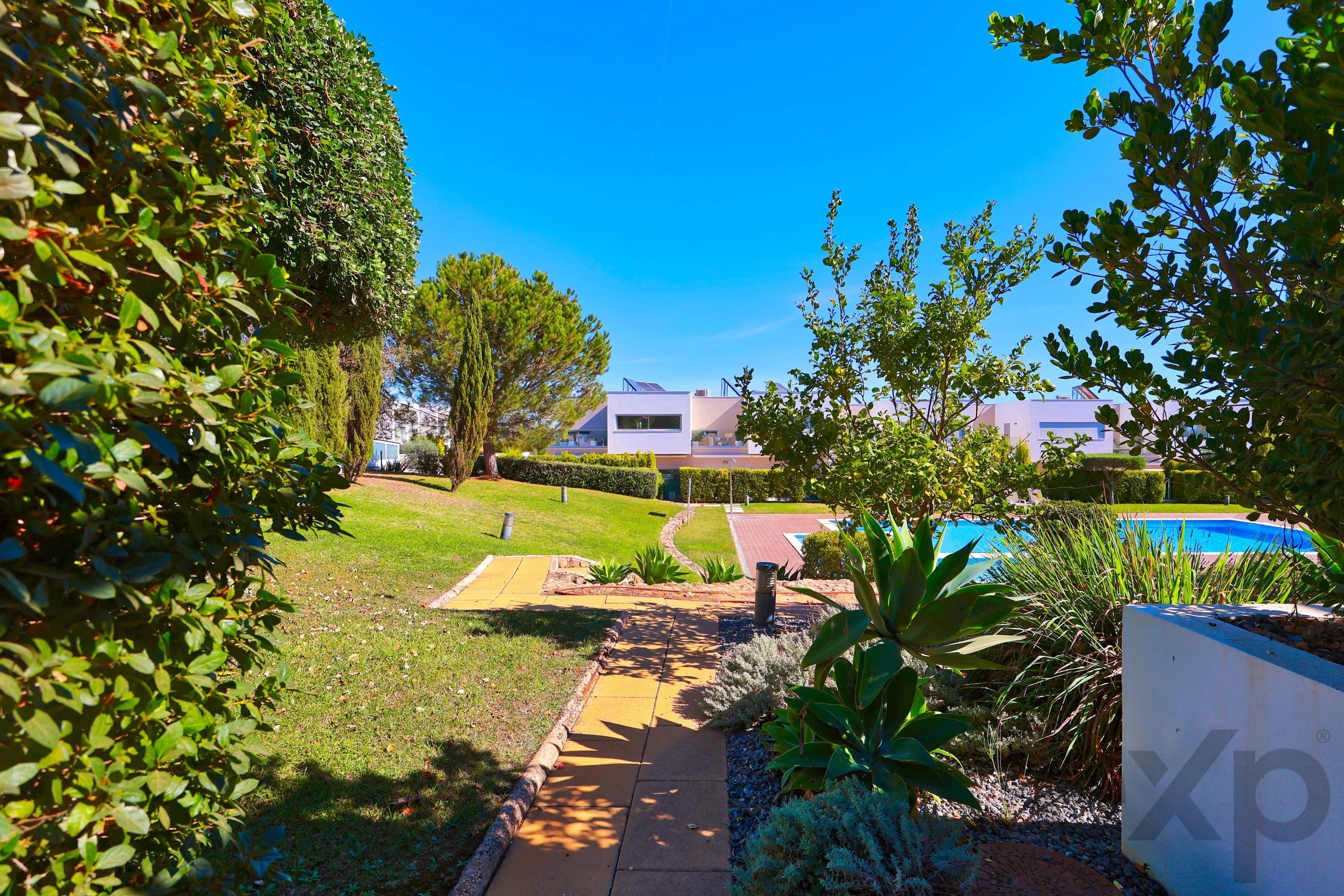 Elegante moradia geminada T3 com terraços. garagem dupla e piscina – A 300m do novo golfe e 1 Km das Praias de Ferragudo 87475208 image 23