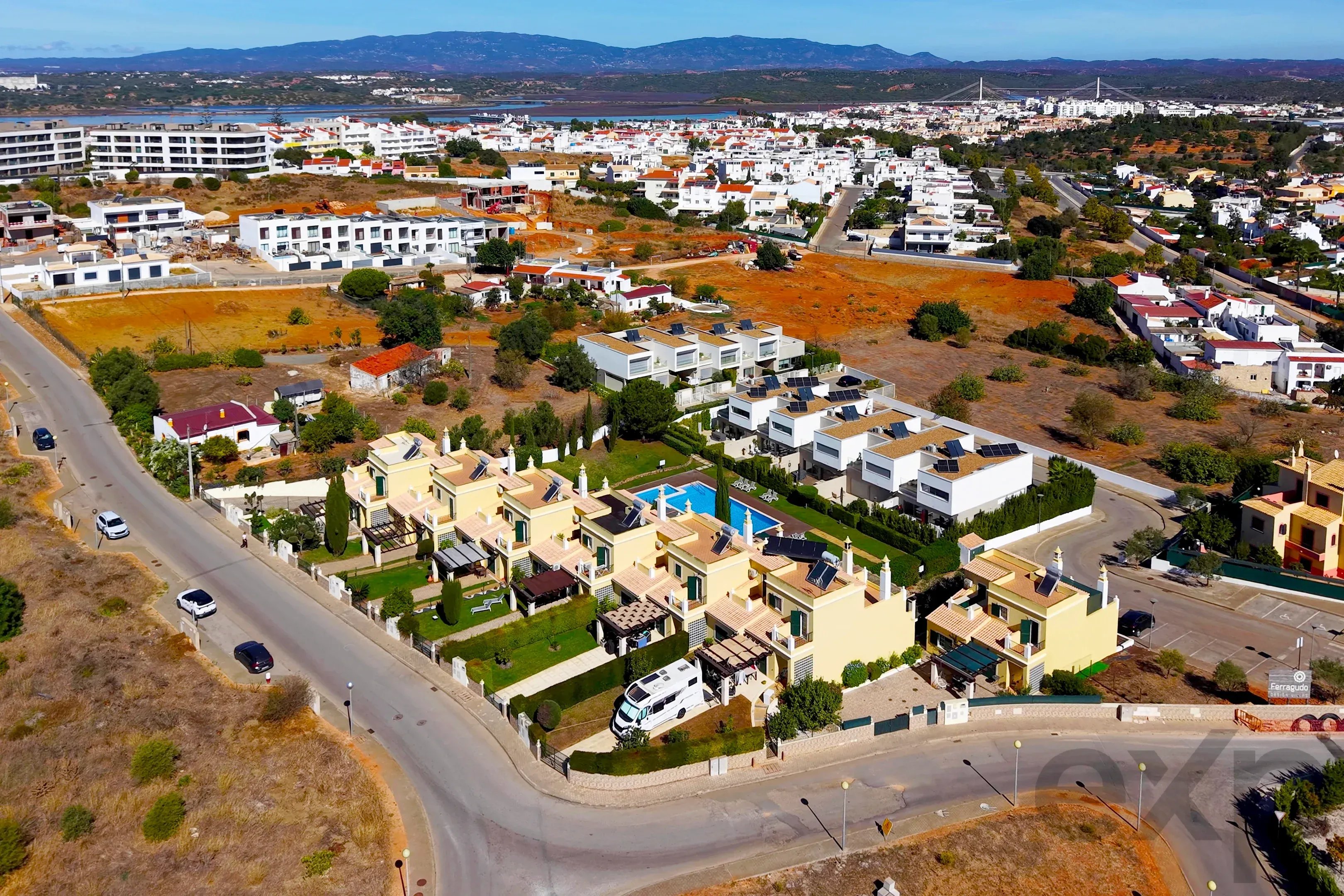 Elegante moradia geminada T3 com terraços. garagem dupla e piscina – A 300m do novo golfe e 1 Km das Praias de Ferragudo 87475208 image 75
