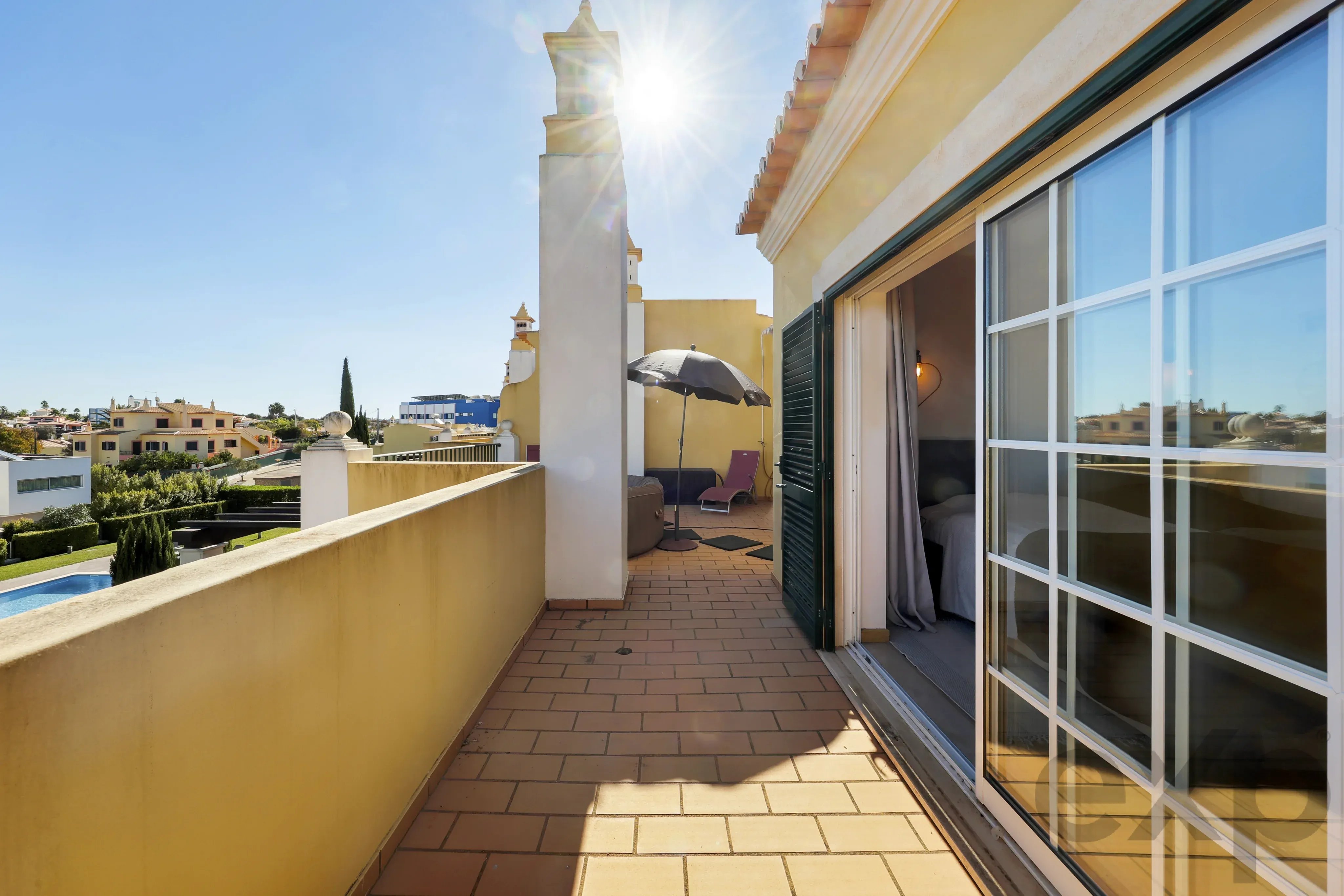 Elegante moradia geminada T3 com terraços. garagem dupla e piscina – A 300m do novo golfe e 1 Km das Praias de Ferragudo 87475208 image 45