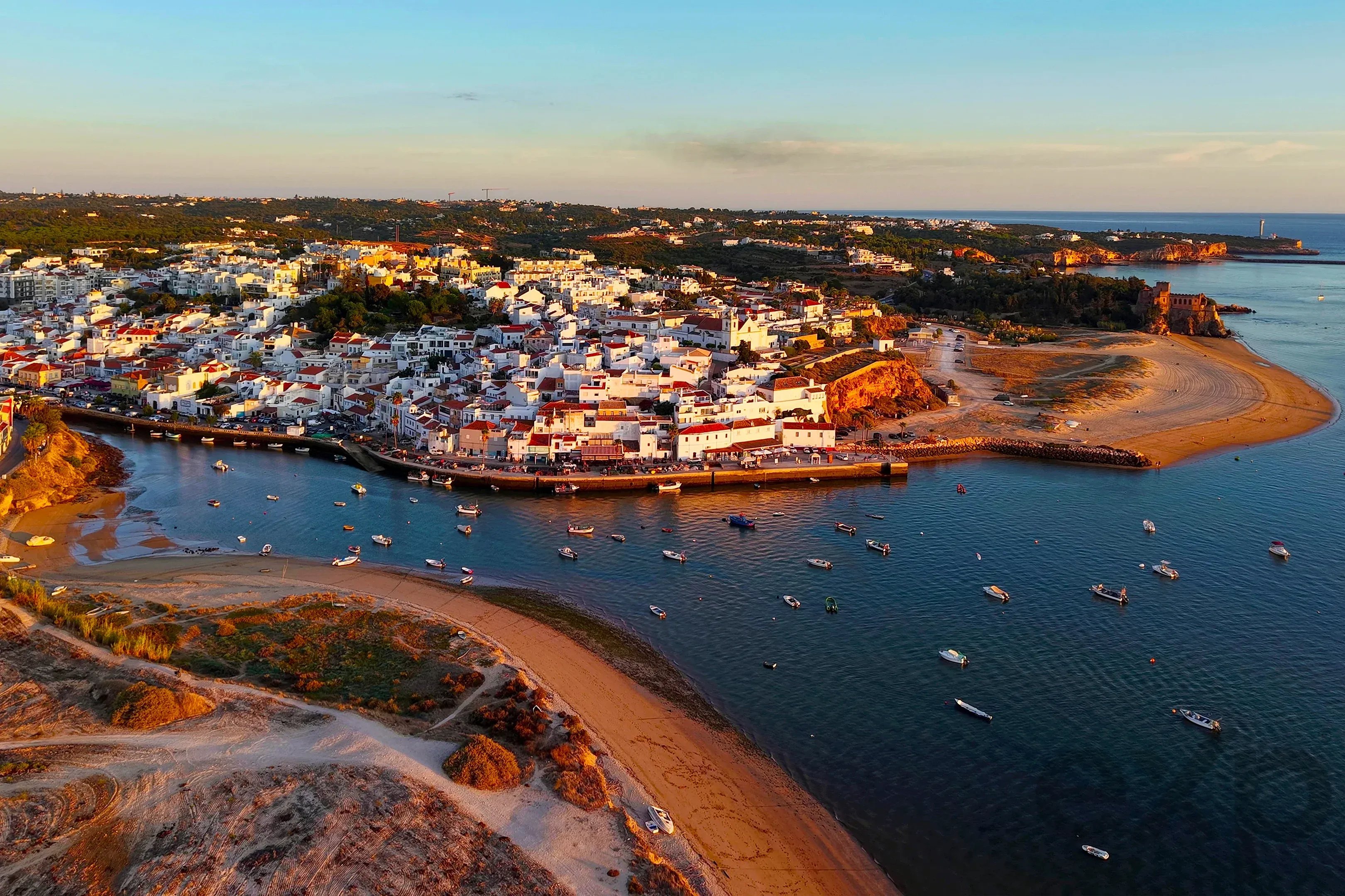 Elegante moradia geminada T3 com terraços. garagem dupla e piscina – A 300m do novo golfe e 1 Km das Praias de Ferragudo 87475208 image 77