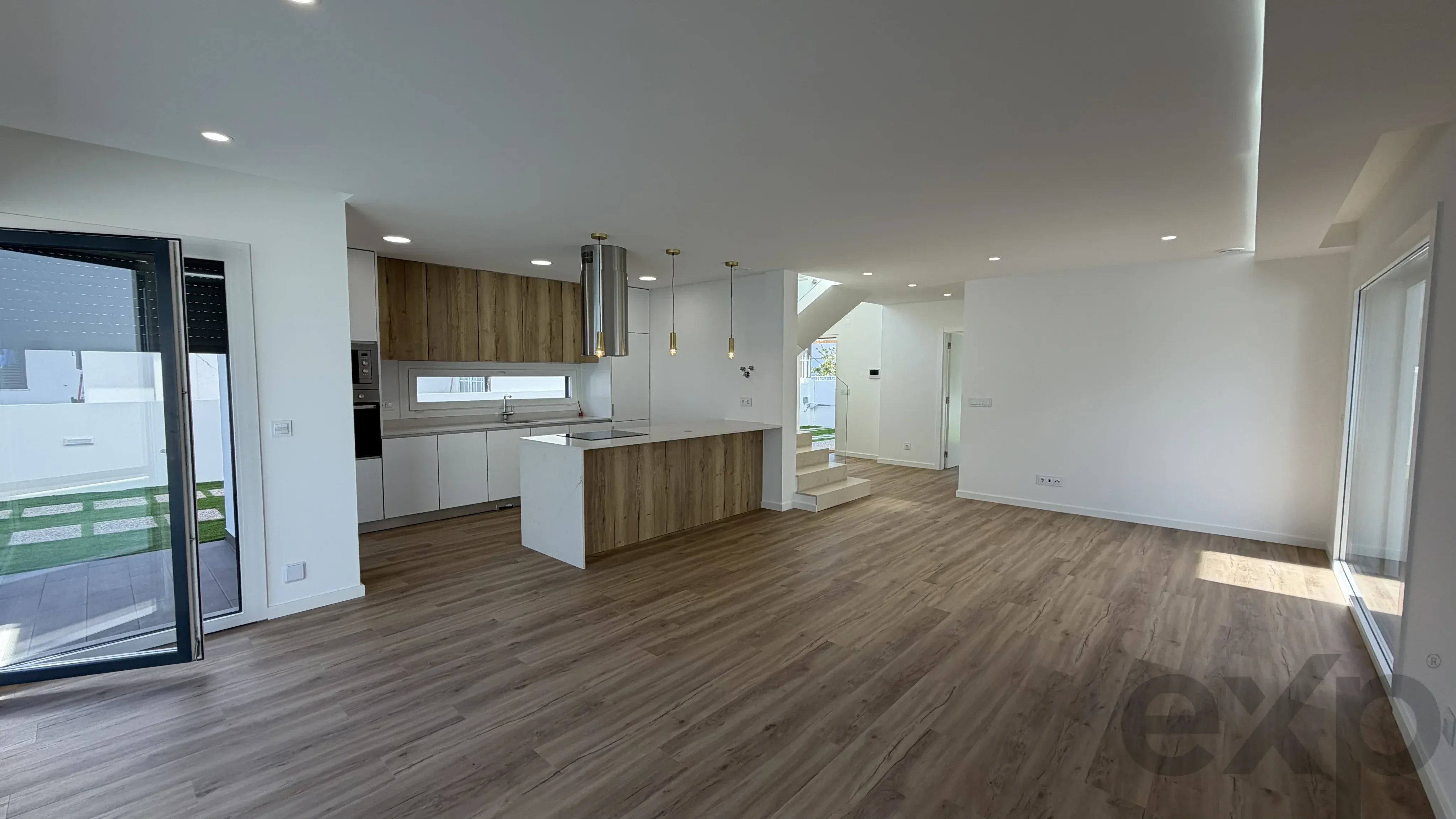 Moradia Moderna T4 com Piscina em Amora