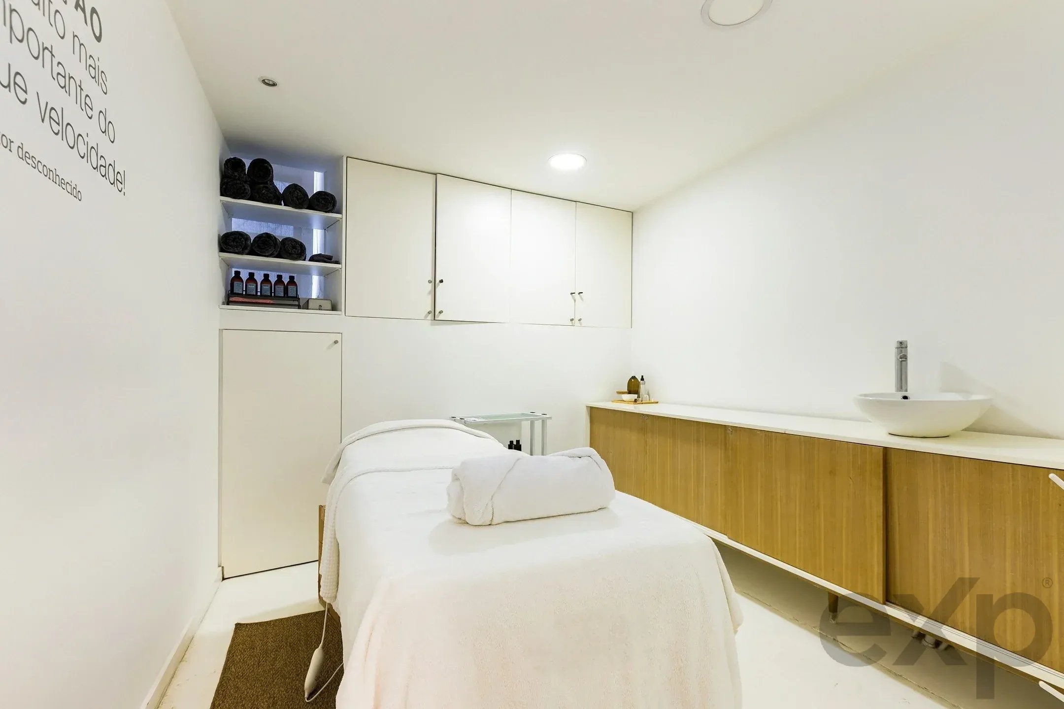 Commercial Shop for sale in Lisboa, 57 m²