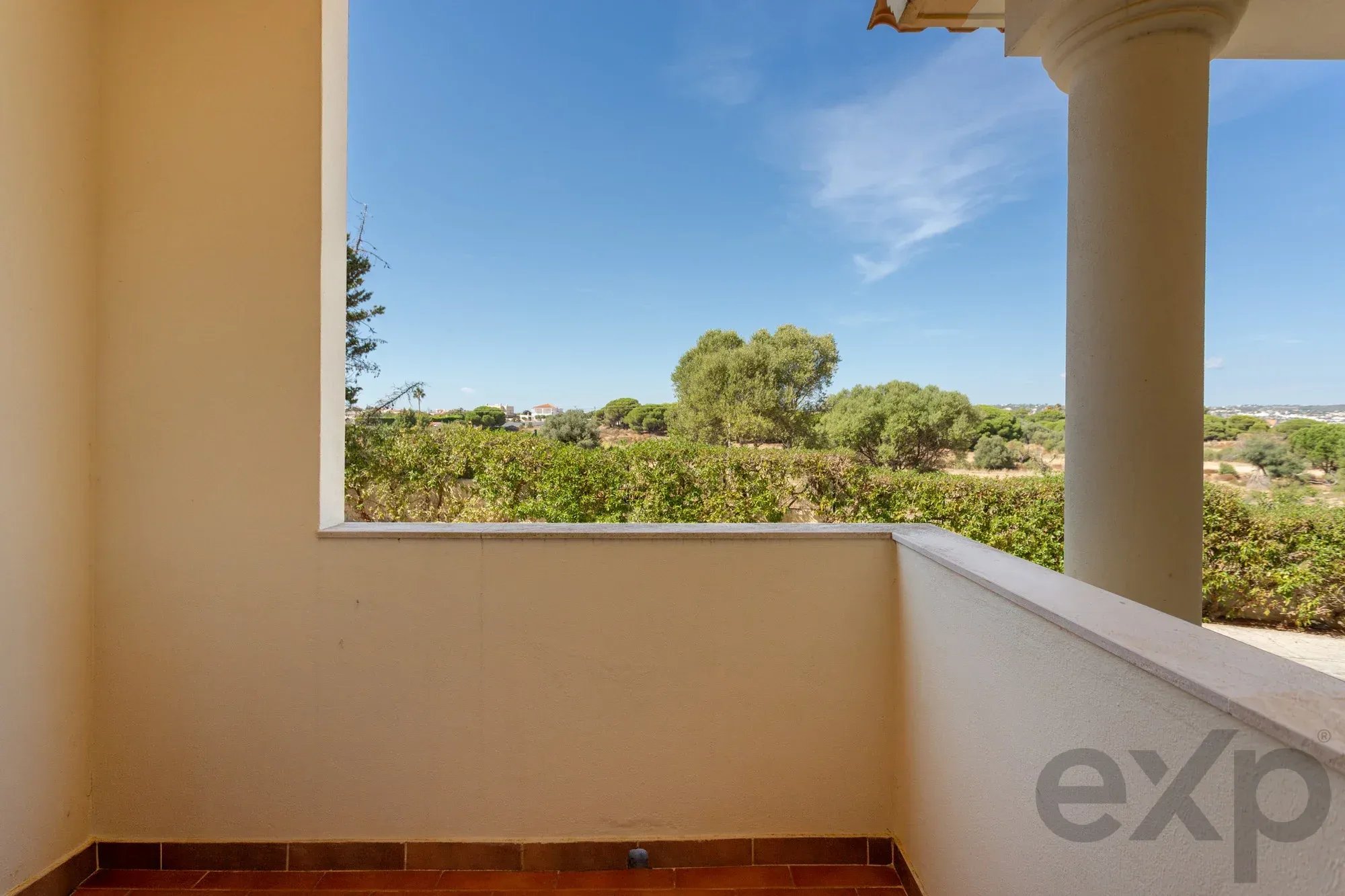 Apartamento T2 com terraços, 2 piscinas, vistas para a natureza e licença AL para investidores 87494647 image 13
