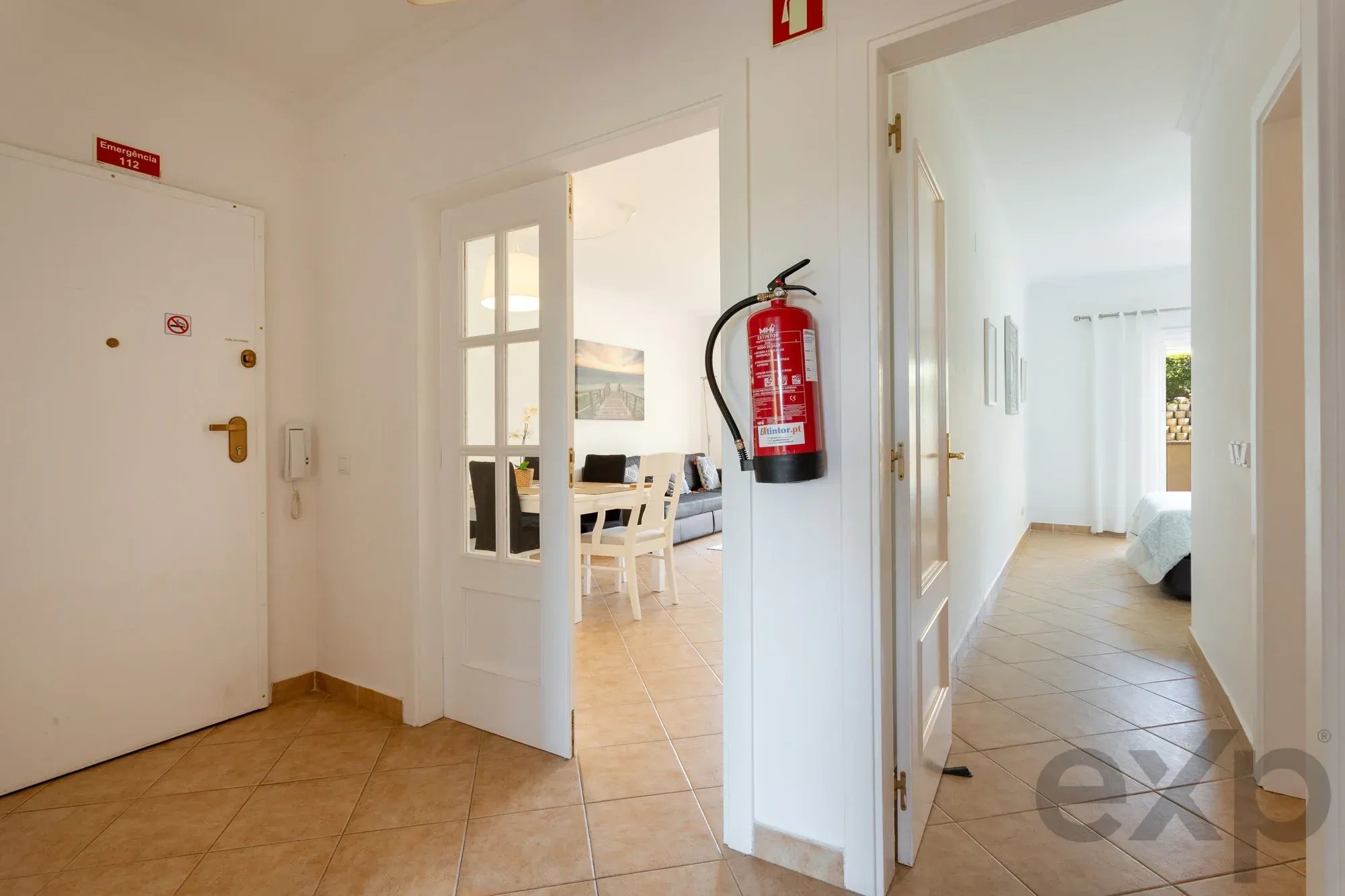 Apartamento T2 com terraços, 2 piscinas, vistas para a natureza e licença AL para investidores 87494647 image 9