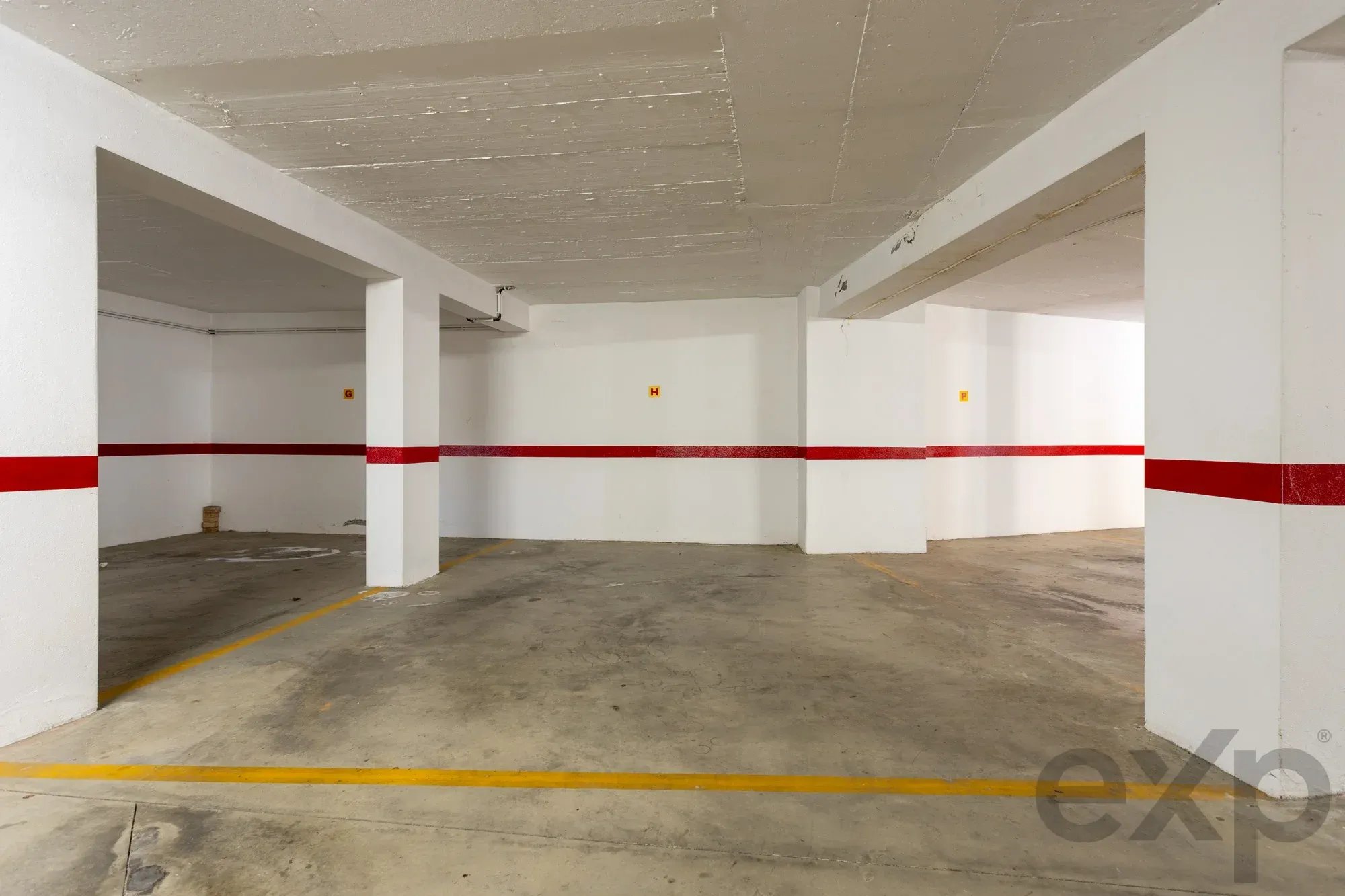 Apartamento T2 com terraços, 2 piscinas, vistas para a natureza e licença AL para investidores 87494647 image 27