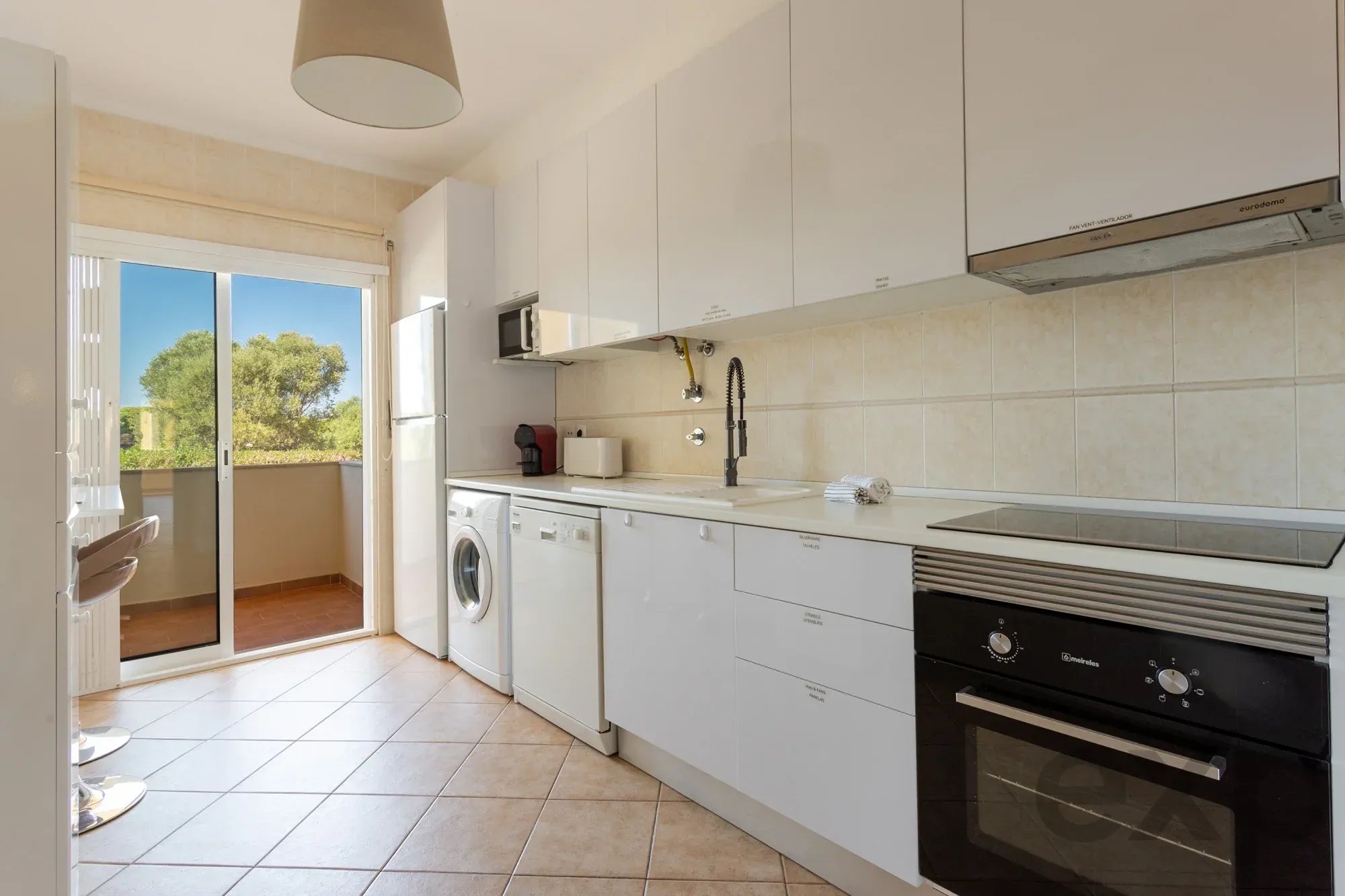 Apartamento T2 com terraços, 2 piscinas, vistas para a natureza e licença AL para investidores 87494647 image 10