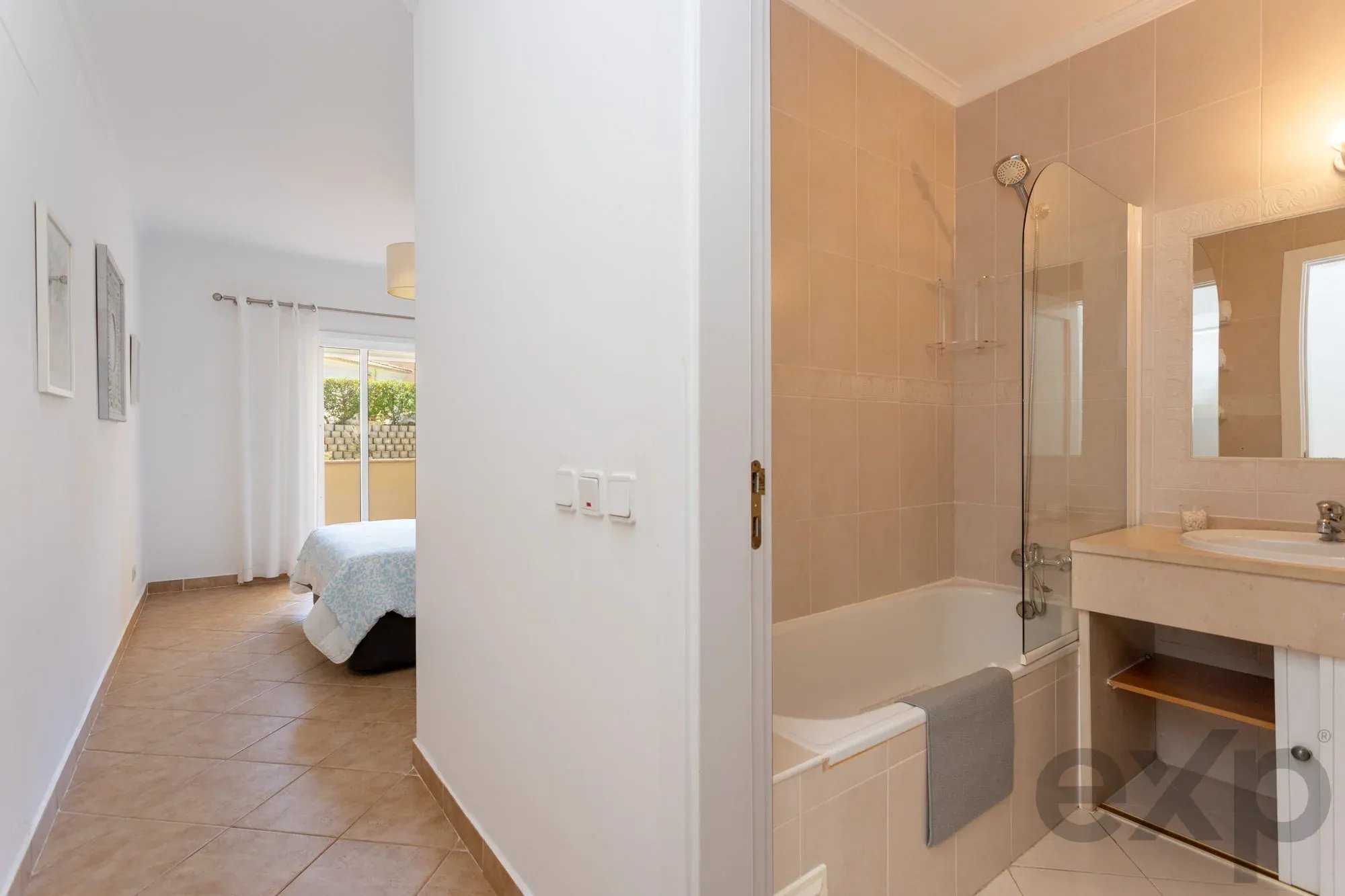 Apartamento T2 com terraços, 2 piscinas, vistas para a natureza e licença AL para investidores 87494647 image 16
