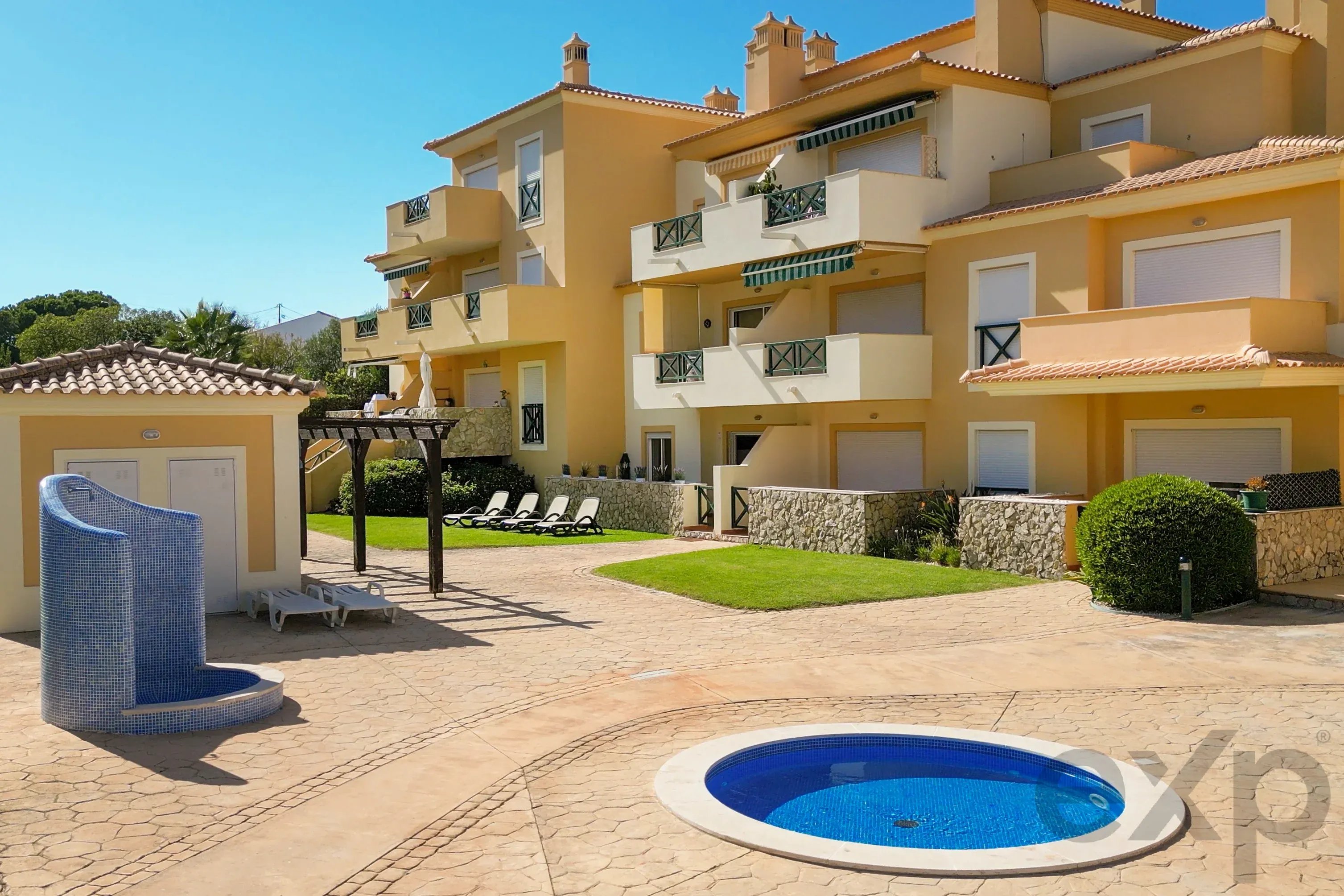 Apartamento T2 com terraços, 2 piscinas, vistas para a natureza e licença AL para investidores 87494647 image 29