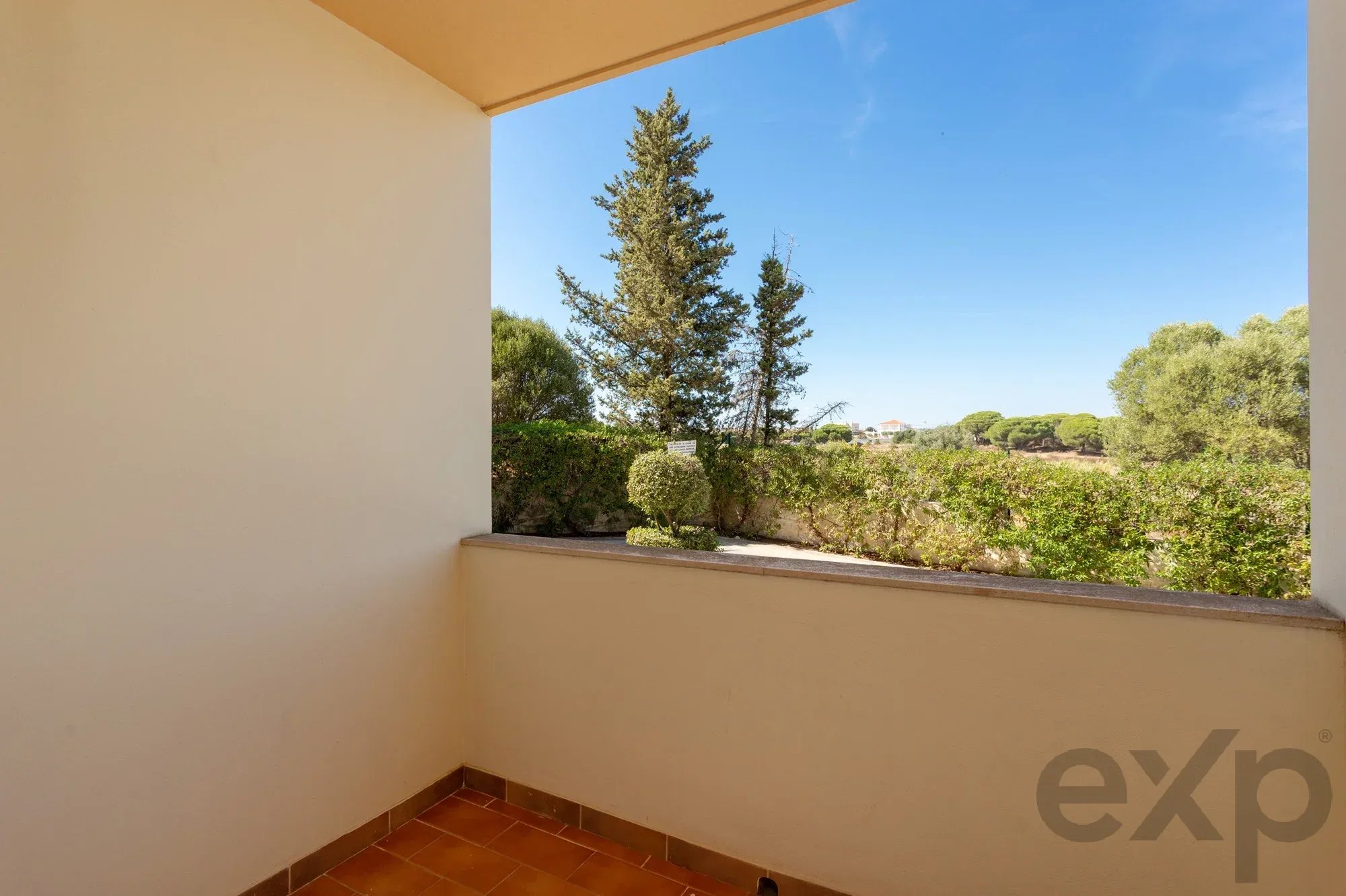 Apartamento T2 com terraços, 2 piscinas, vistas para a natureza e licença AL para investidores 87494647 image 24