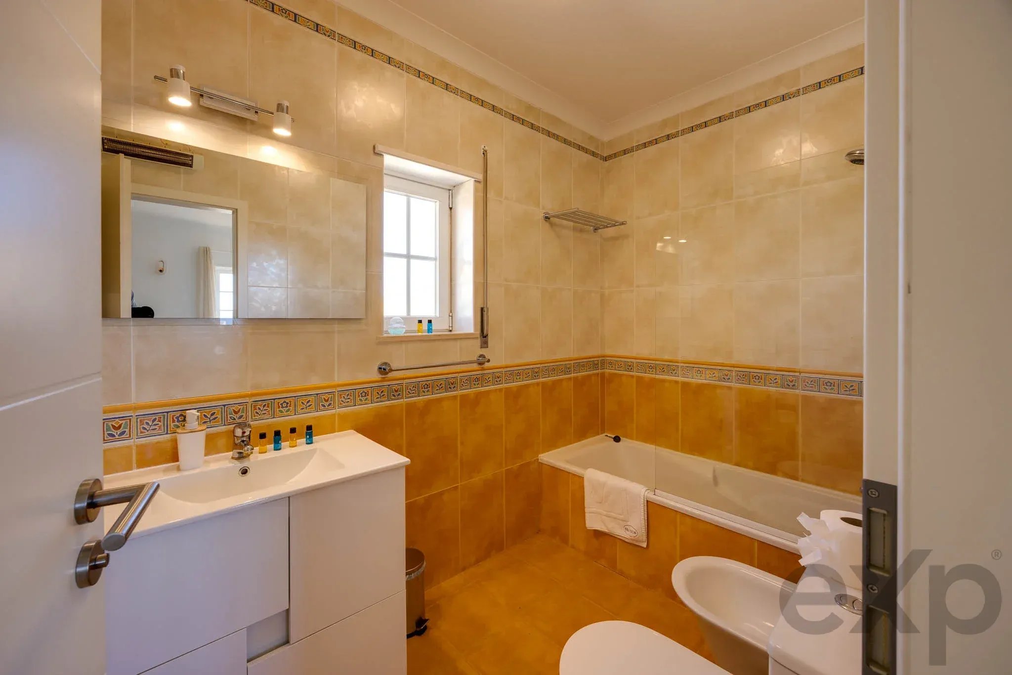 Moradia T4 renovada com piscina e T2, Porto de Mós 87495603 image 18