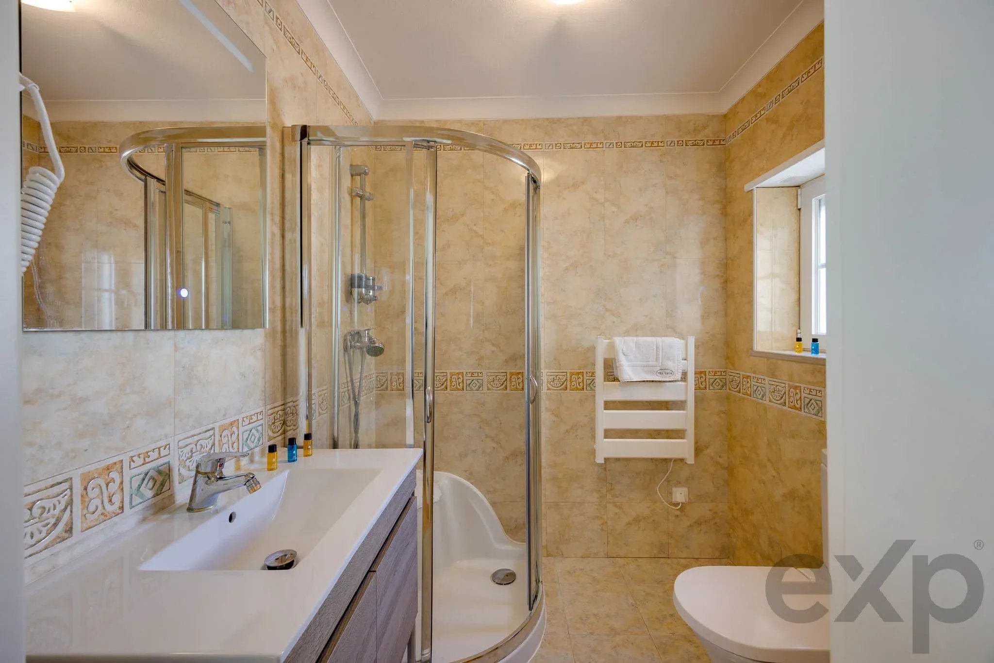 Moradia T4 renovada com piscina e T2, Porto de Mós 87495603 image 10