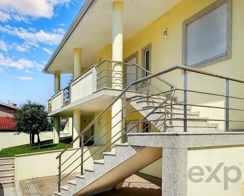 Residential House for sale in Vila Cova da Lixa e Borba de Godim, 398 m²