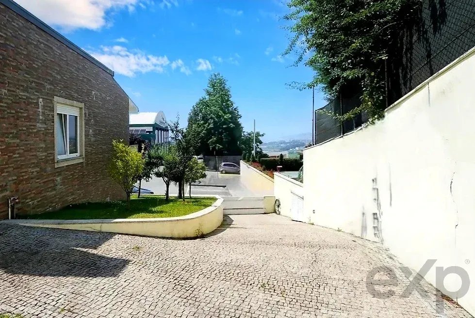 Residential House for sale in Vila Cova da Lixa e Borba de Godim, 398 m²