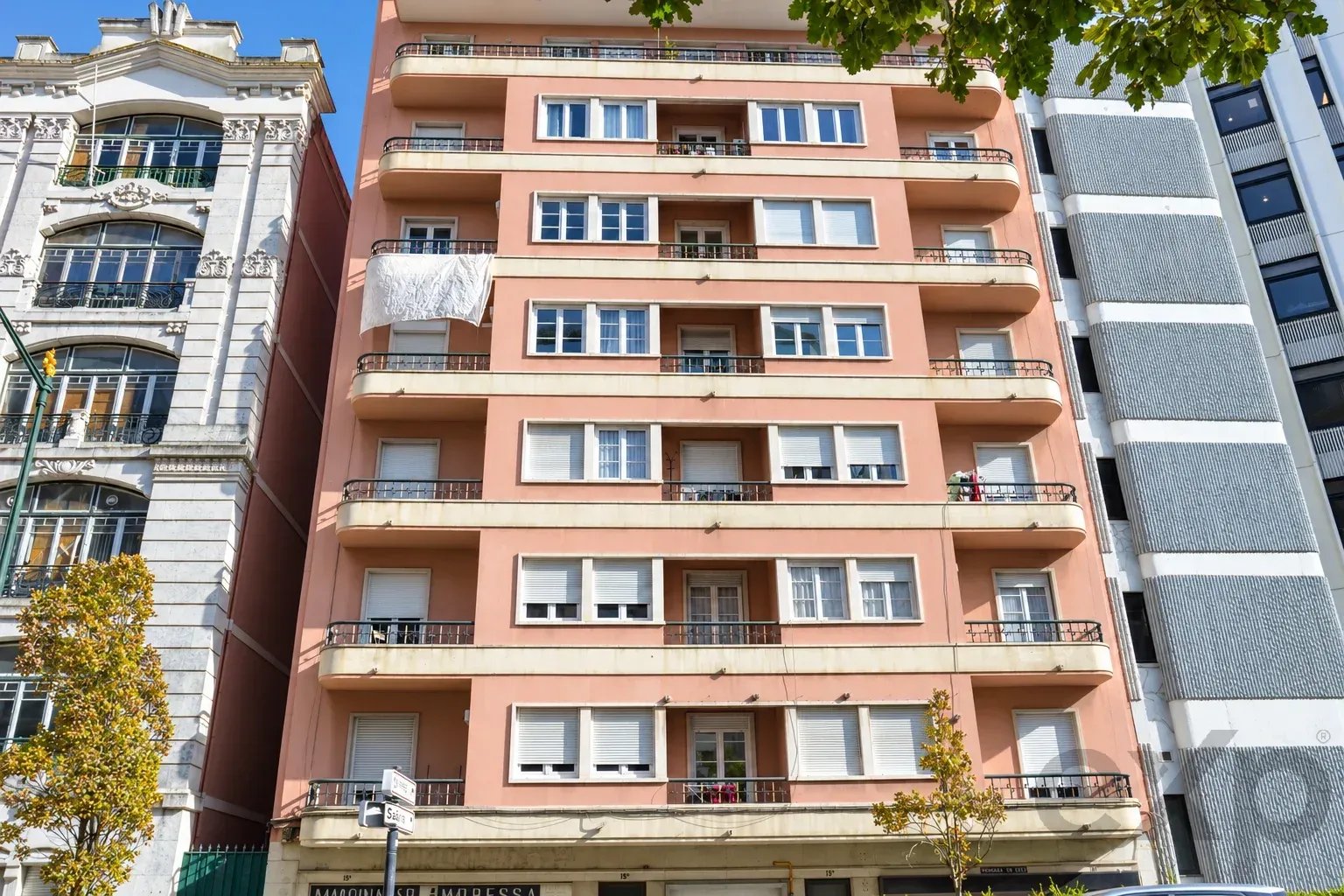 Maravilhoso T2 na Braamcamp com varanda e elevador 87509016 image 17