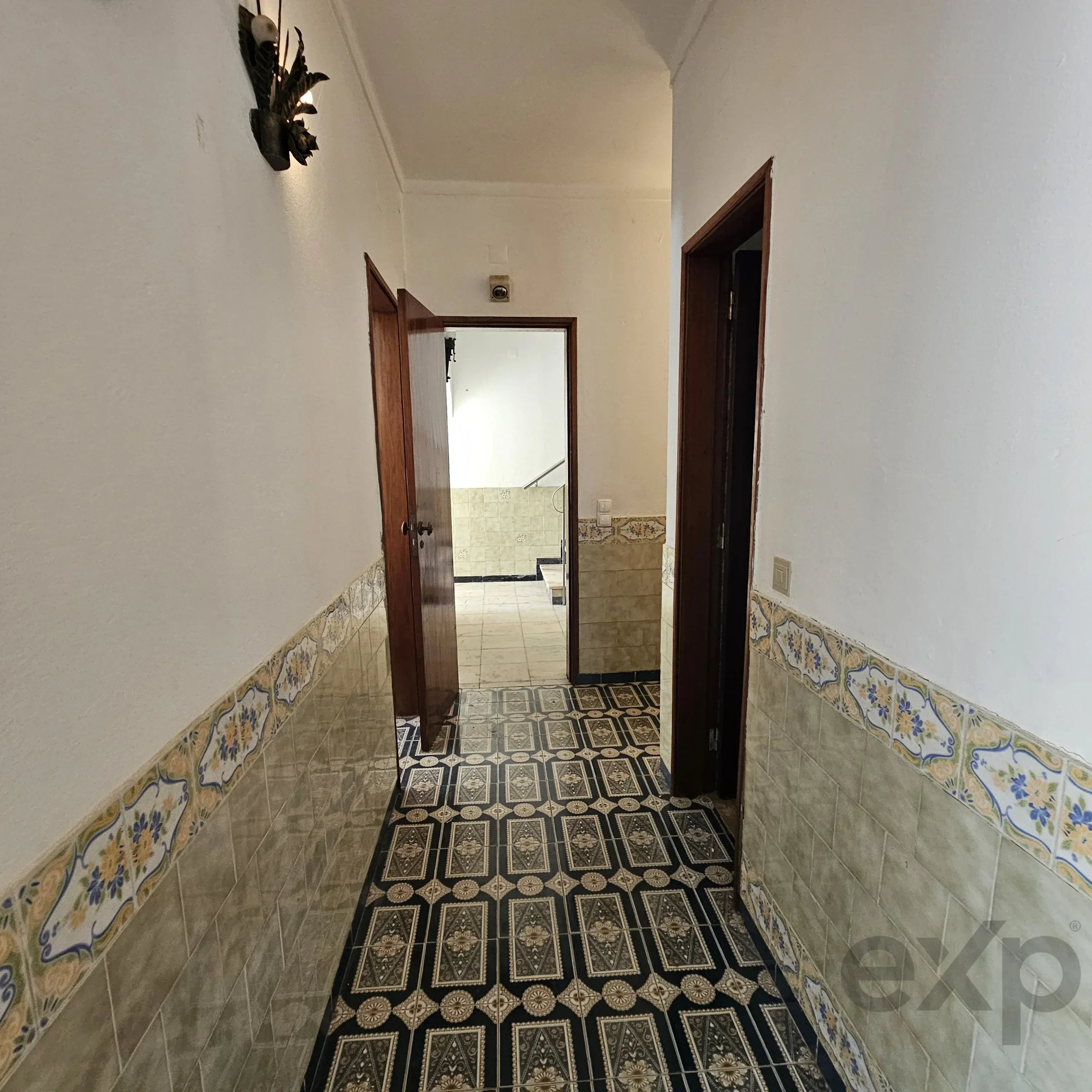 Moradia Bifamiliar em Ferragudo – Charme, Espaço e Potencial 87510156 image 45