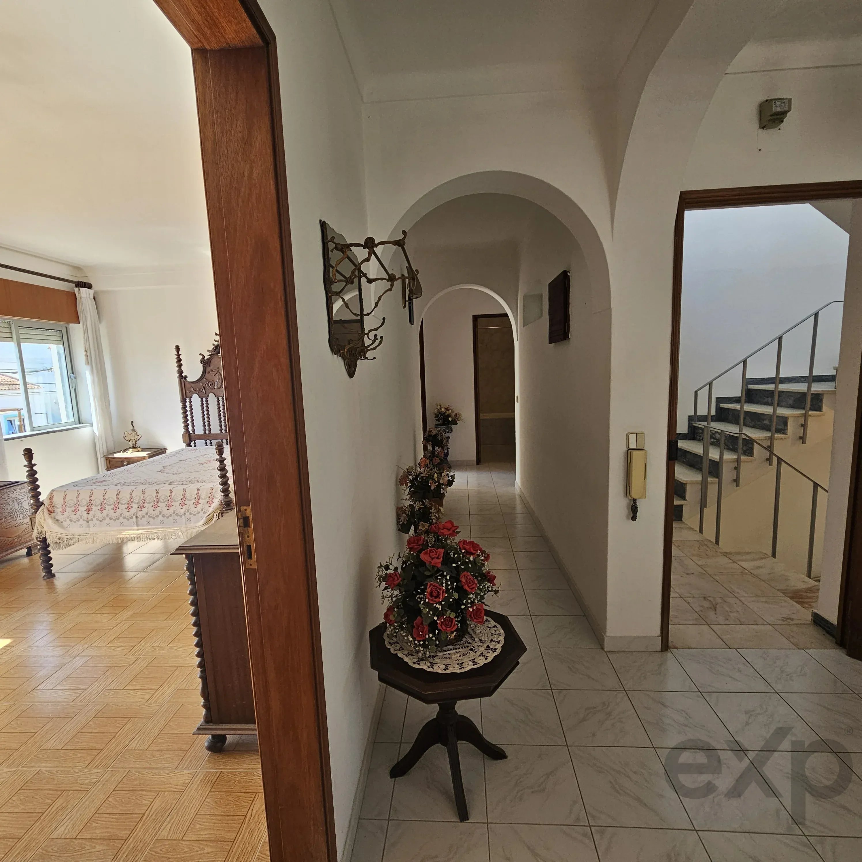 Moradia Bifamiliar em Ferragudo – Charme, Espaço e Potencial 87510156 image 38