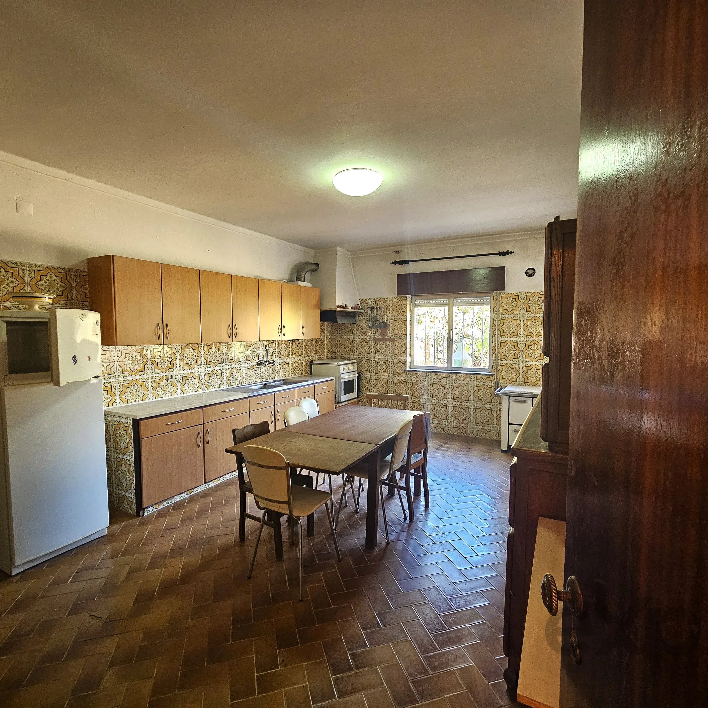 Moradia Bifamiliar em Ferragudo – Charme, Espaço e Potencial 87510156 image 11
