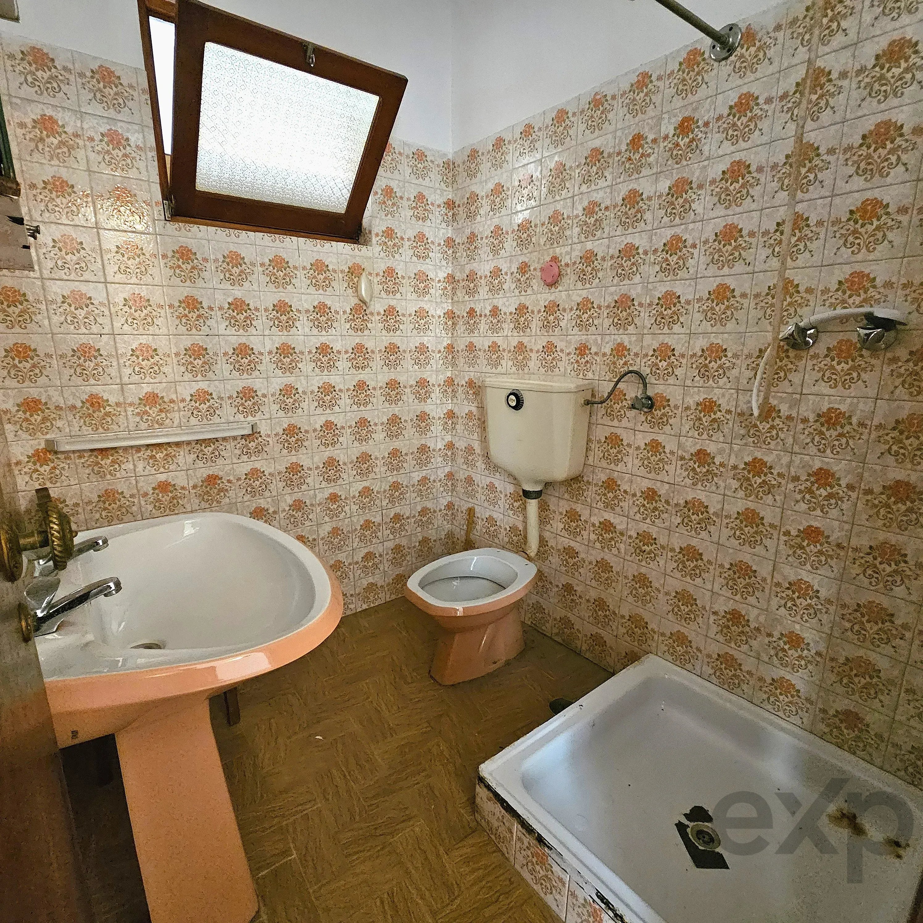 Moradia Bifamiliar em Ferragudo – Charme, Espaço e Potencial 87510156 image 15